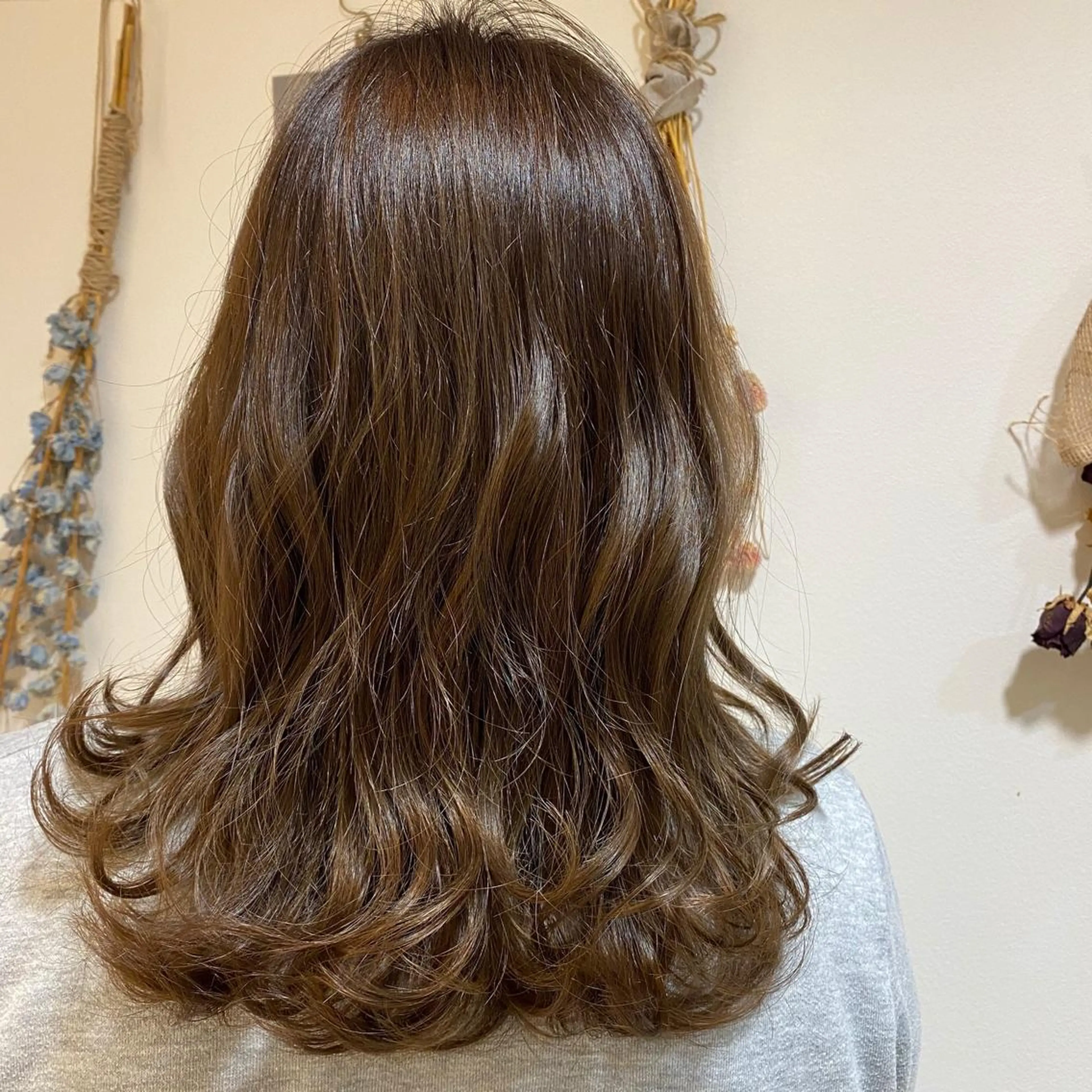 ミディアム 長井 麻帆のヘアスタイル