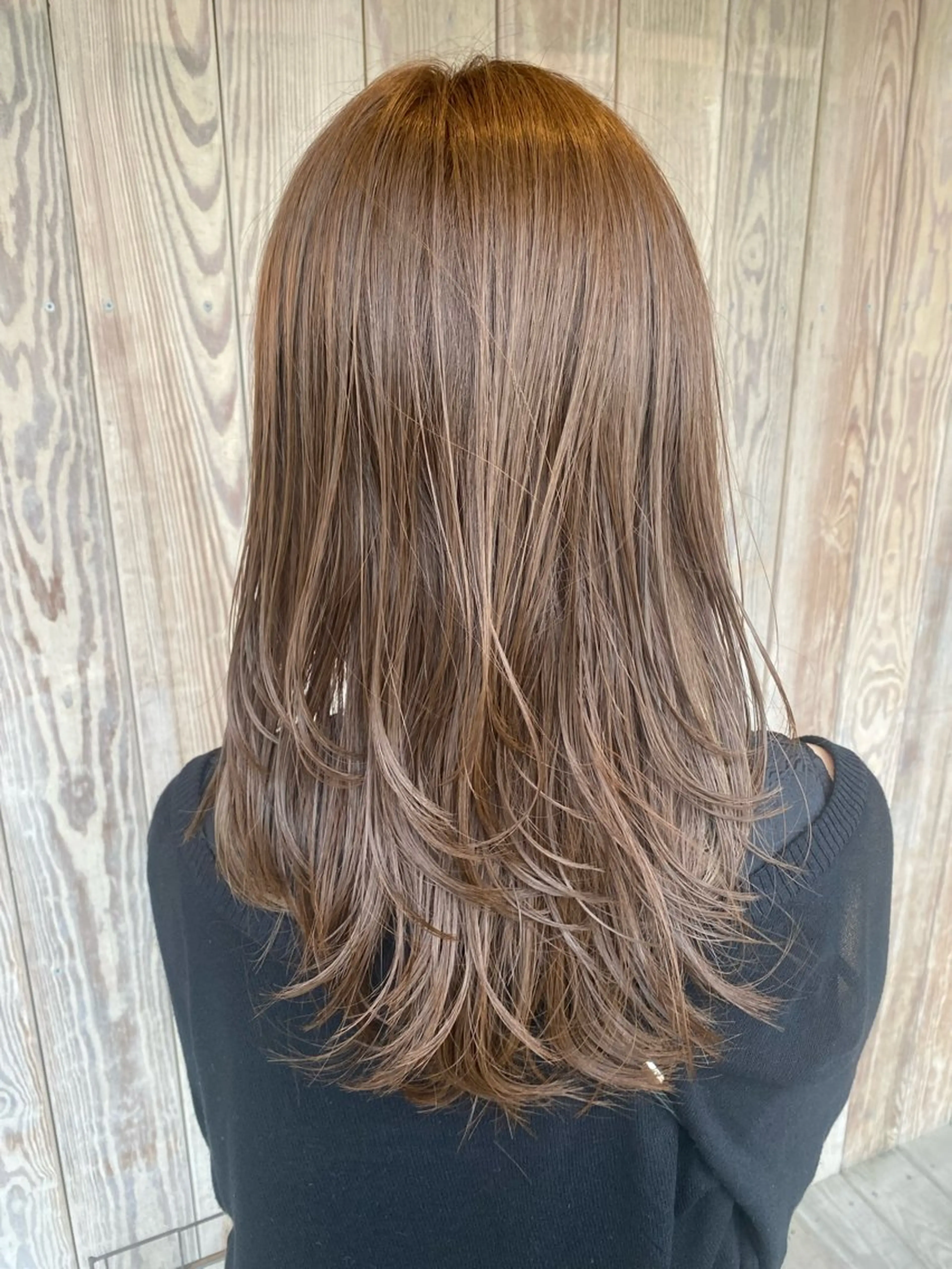 ロング レイヤーカット カット 西田 朋華のヘアスタイル