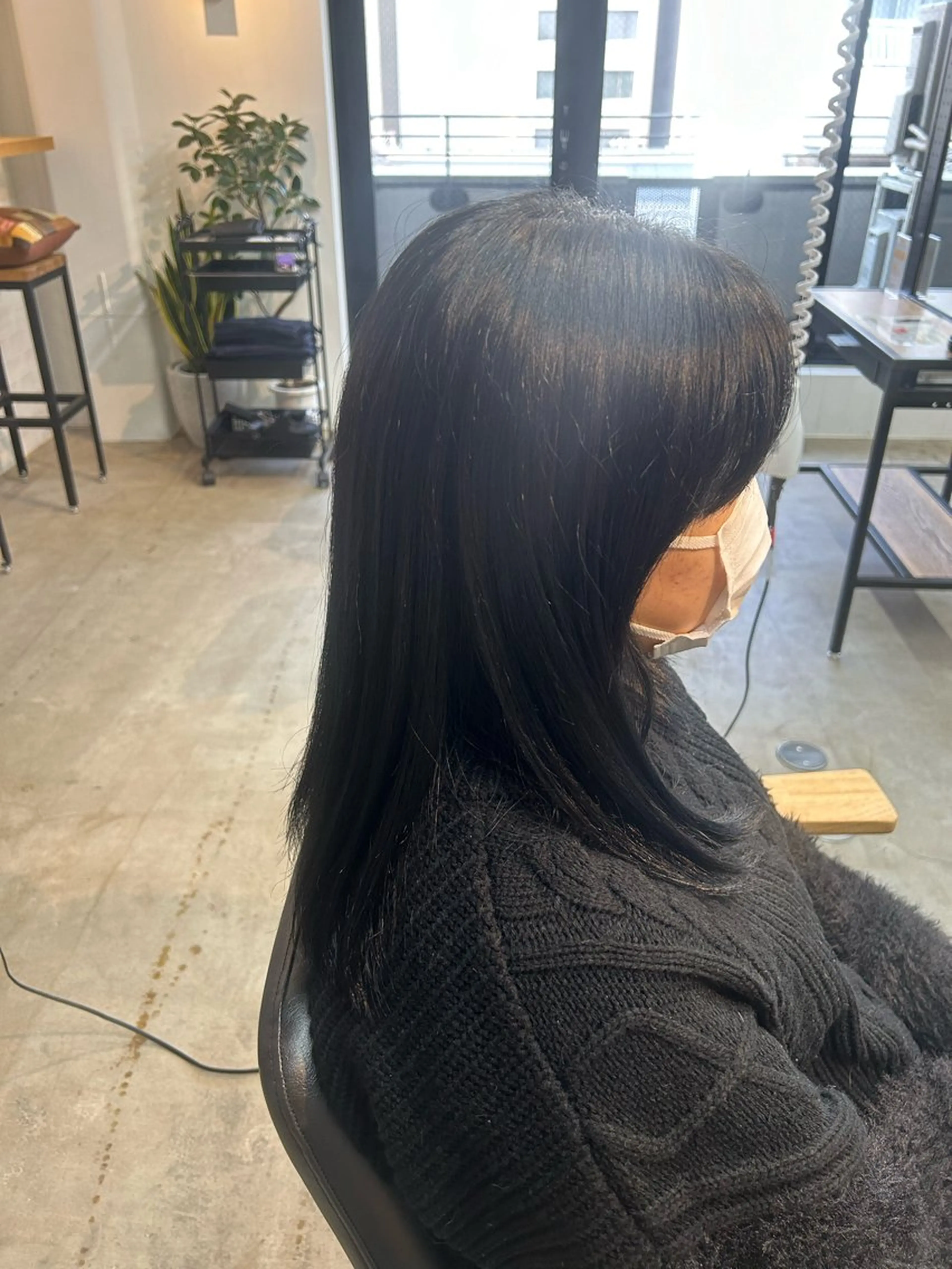 セミロング カラー 黒髪 ブルーカラー ブルーブラック UNC所属・丸岡 桜のヘアスタイル