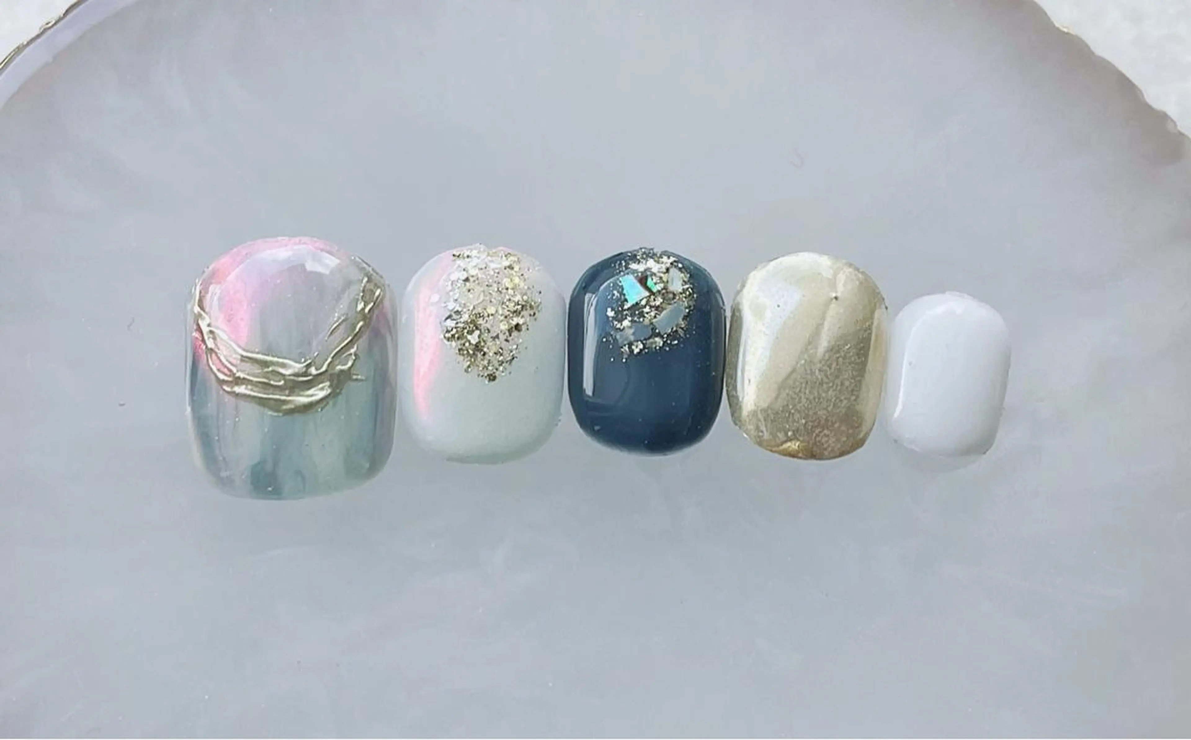 ネイル フットネイル ジェルネイル キラキラネイル ミラーネイル ニュアンスネイル フットネイル Satomi  のネイルデザイン