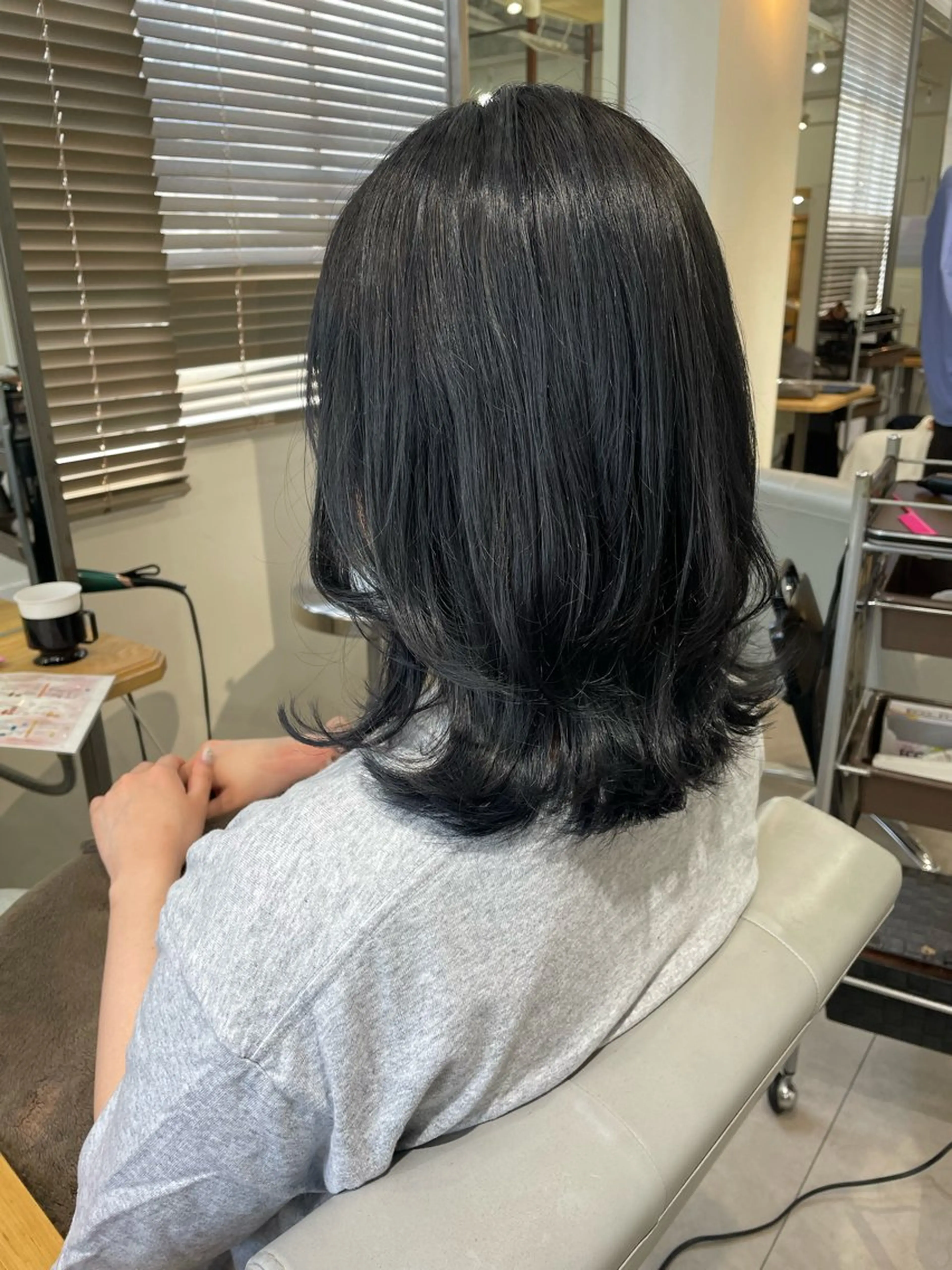 ミディアム カラー 黒髪 ブルーカラー ブルーブラック メンズ特化/お任せ可 矢場町/モモコ🍑のヘアスタイル