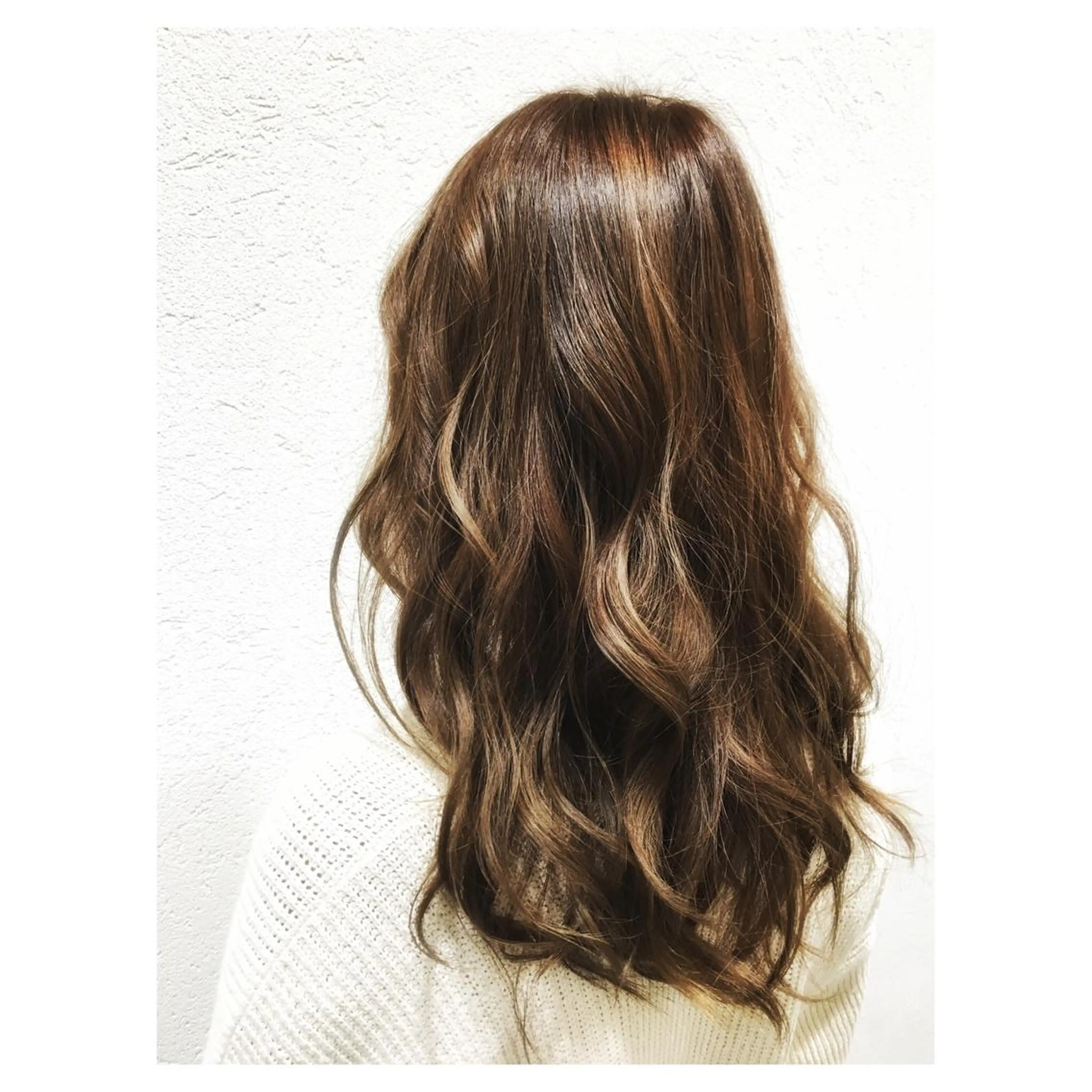 セミロング ロング カラー ハイライトカラー イルミナカラー ハイライト biscohair 髪にドラマを。のヘアスタイル