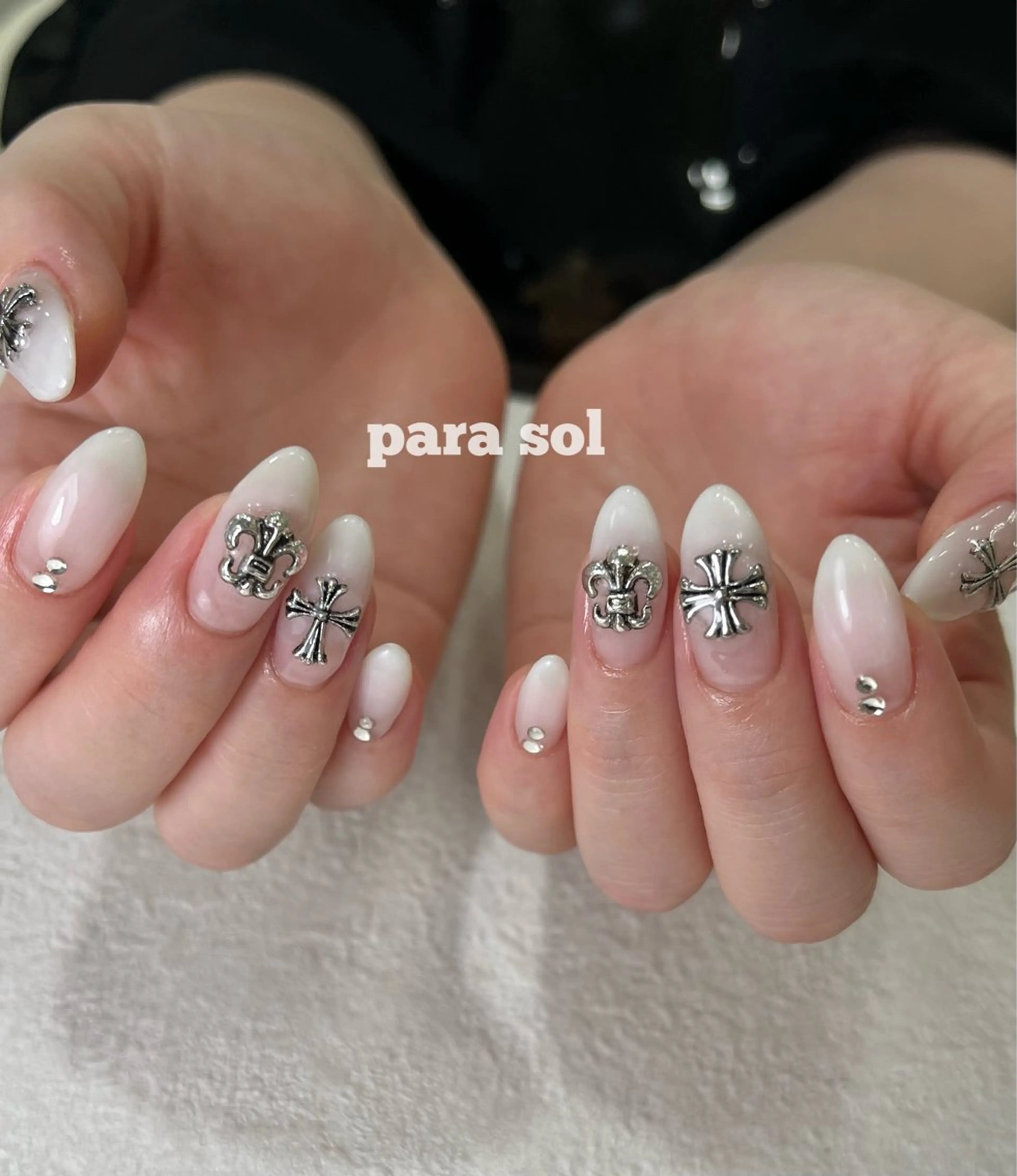 ネイル ジェルネイル グラデーション キラキラネイル パラジェル ストーンネイル ハンドネイル フットネイル para ☀︎ sol by BECK所属・Para Sol nail　Maoのネイルデザイン