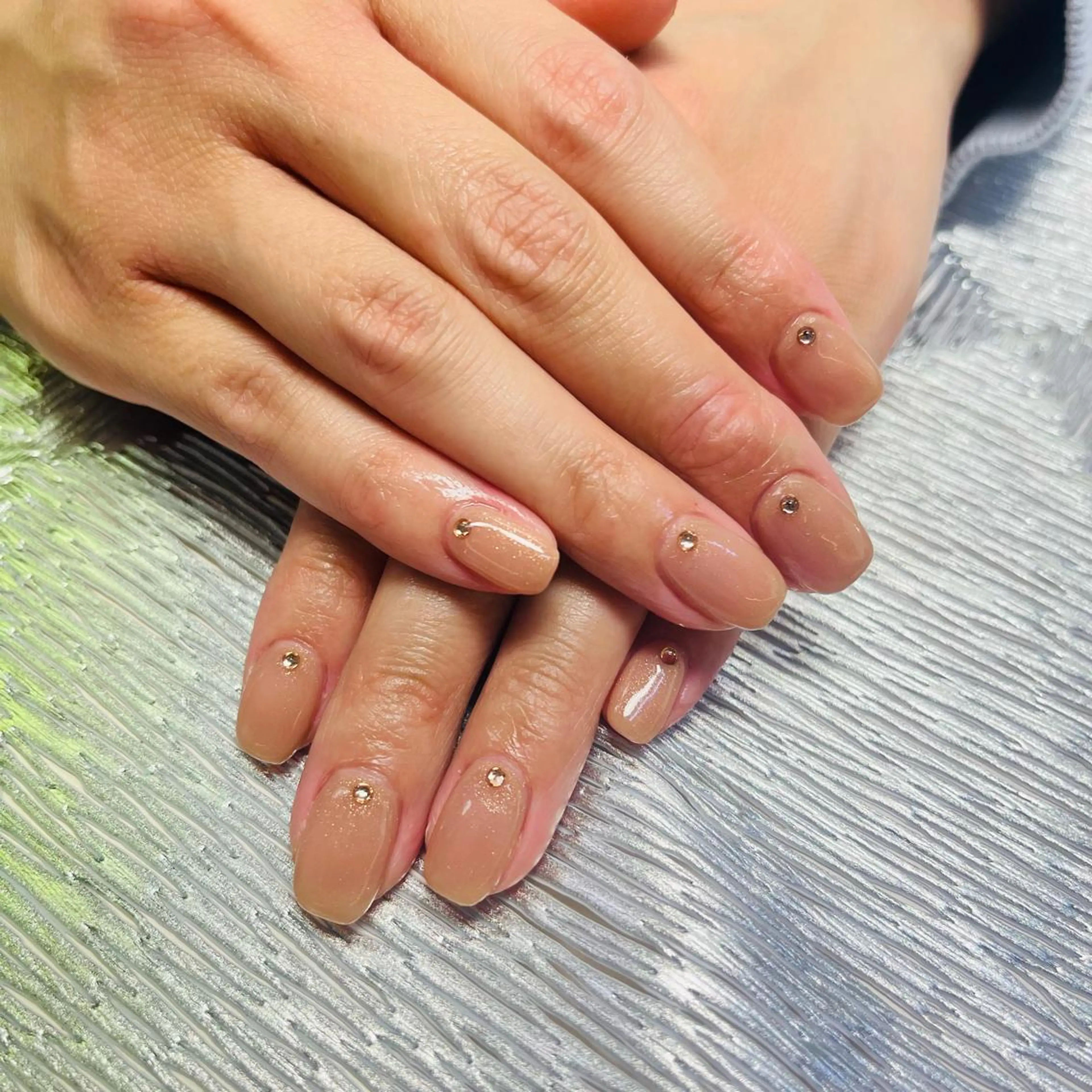 ネイル ジェルネイル ゴールド ラメ(グリッター) ストーンネイル Briwa✨nail 💅enoi ❤︎のネイルデザイン