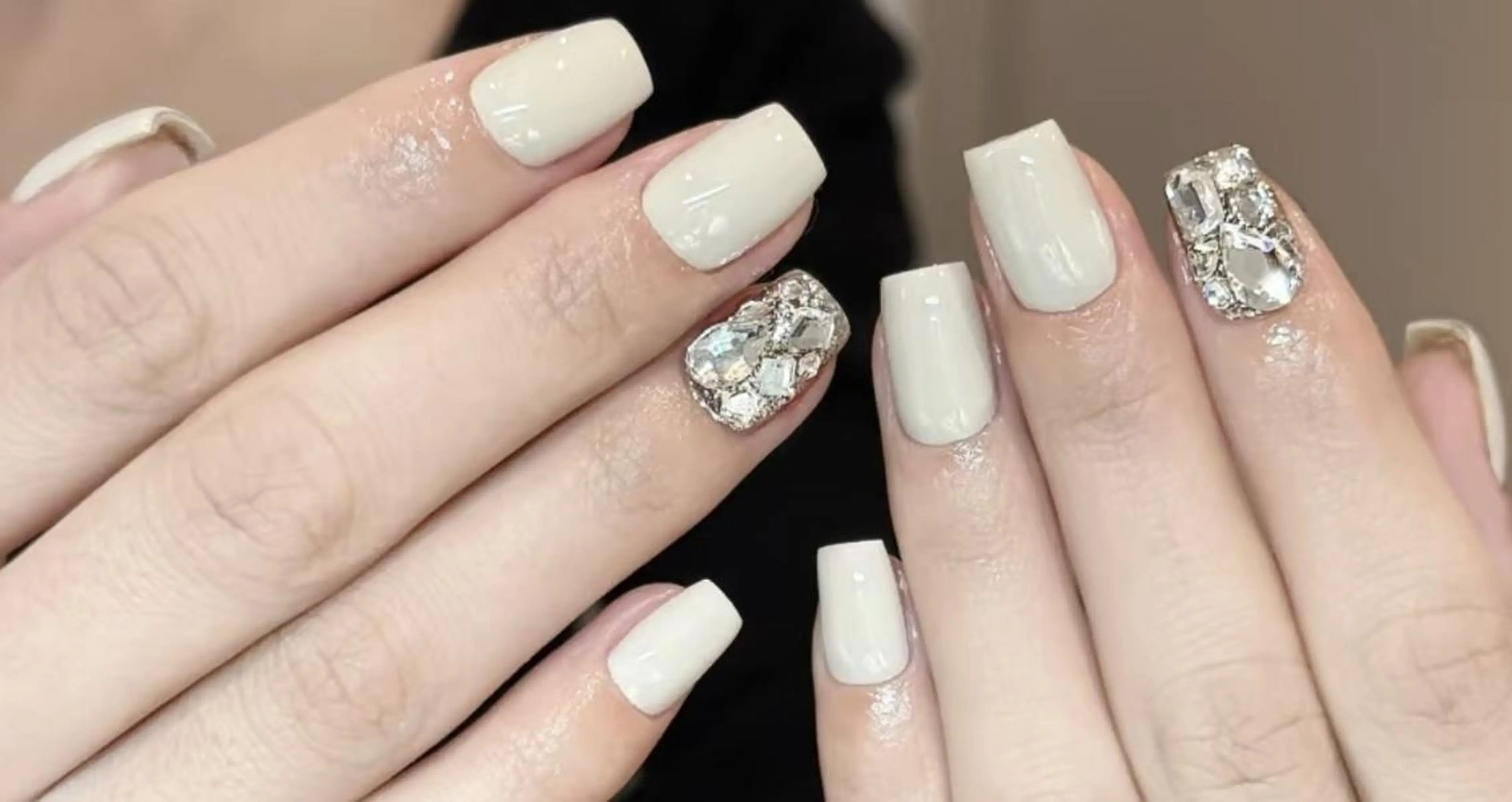 キラキラネイル、ワンカラー埋め尽くし2本付きの写真