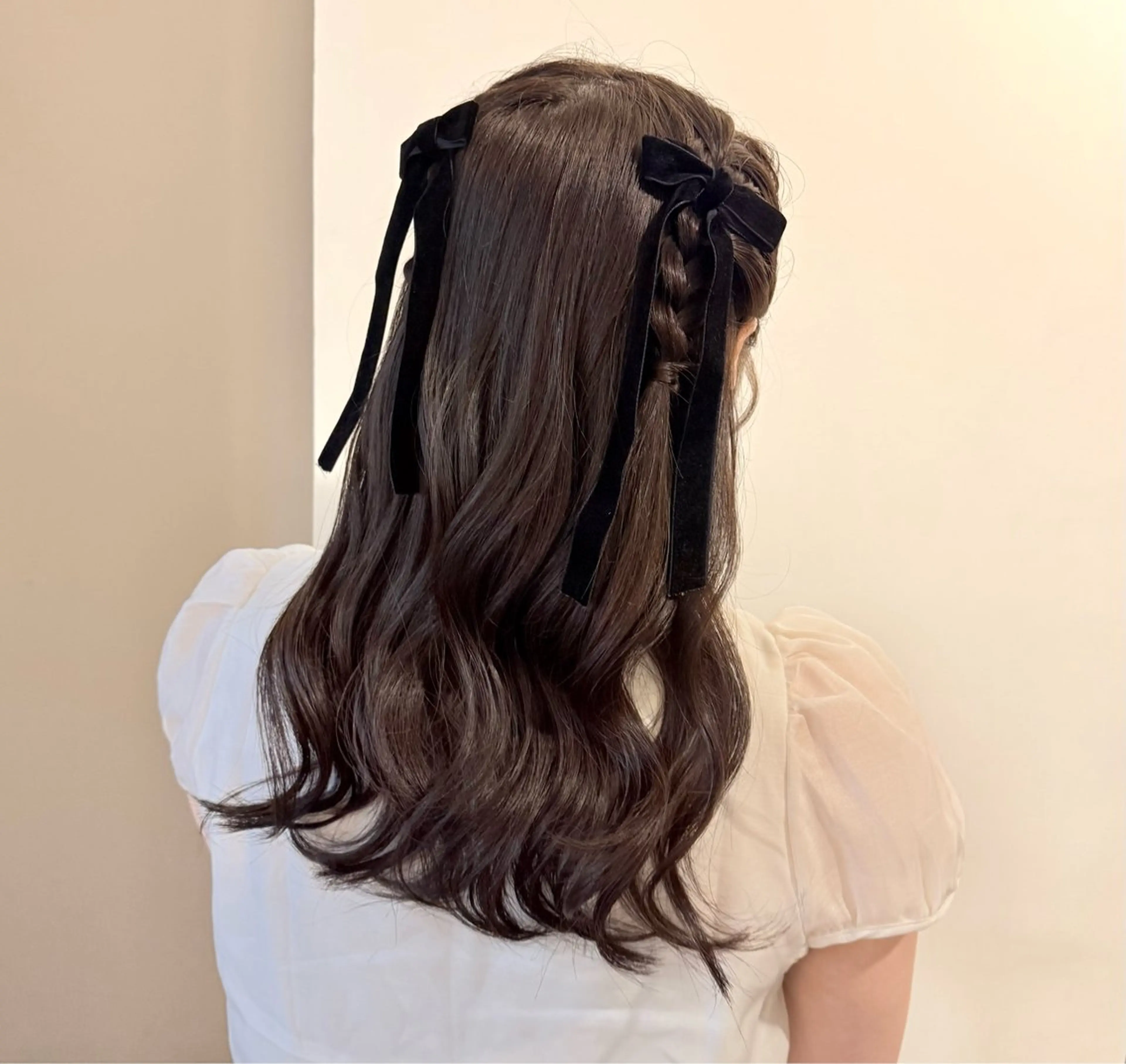 セミロング ヘアアレンジ 三つ編み ヘアカラー ヘアセット Doll hair所属・海音 心斎橋美容室のヘアスタイル