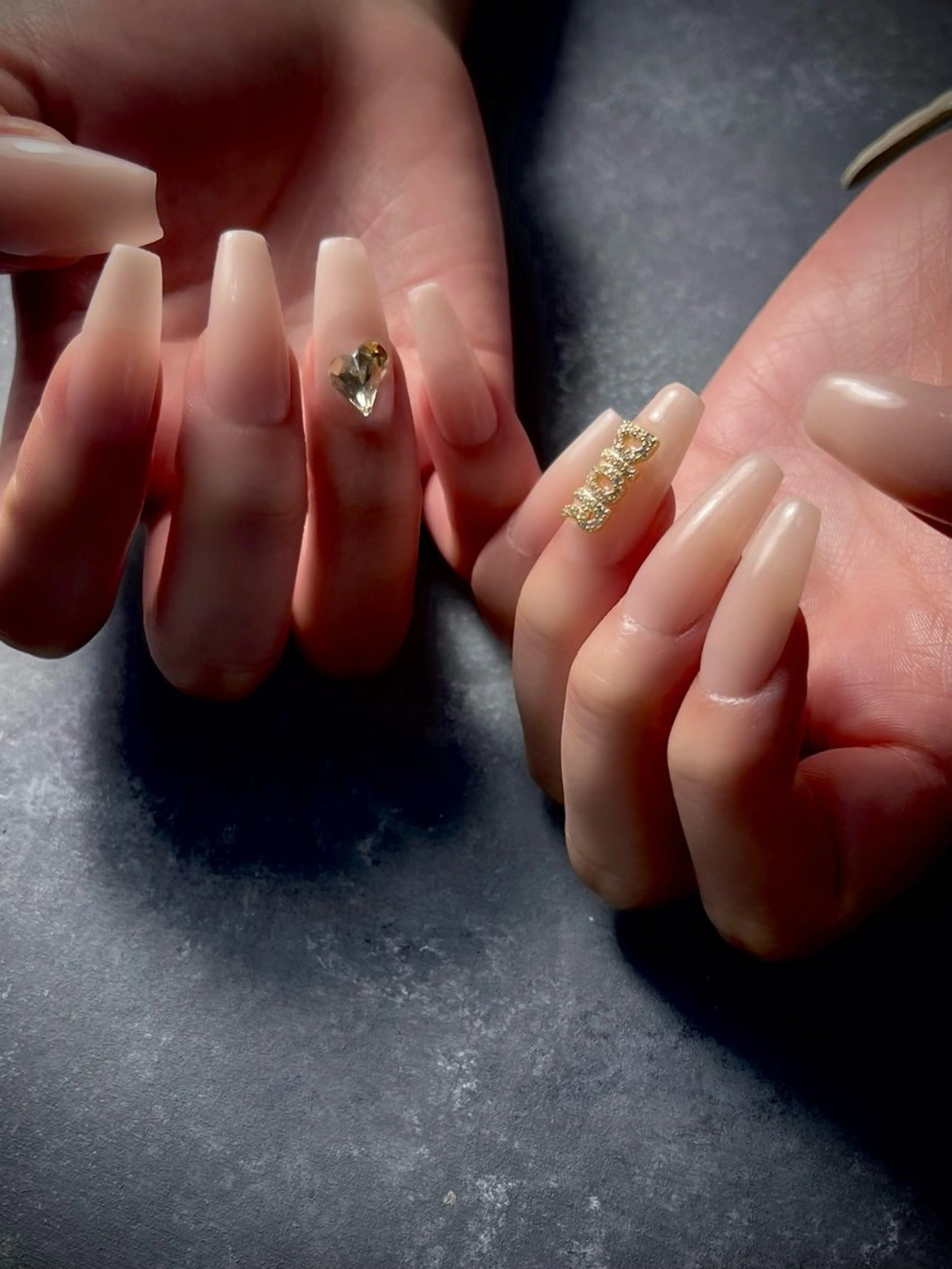 ネイル キラキラネイル マグネットネイル ワンカラーネイル スカルプネイル ワンホンネイル nine.🦋 YUKOのネイルデザイン