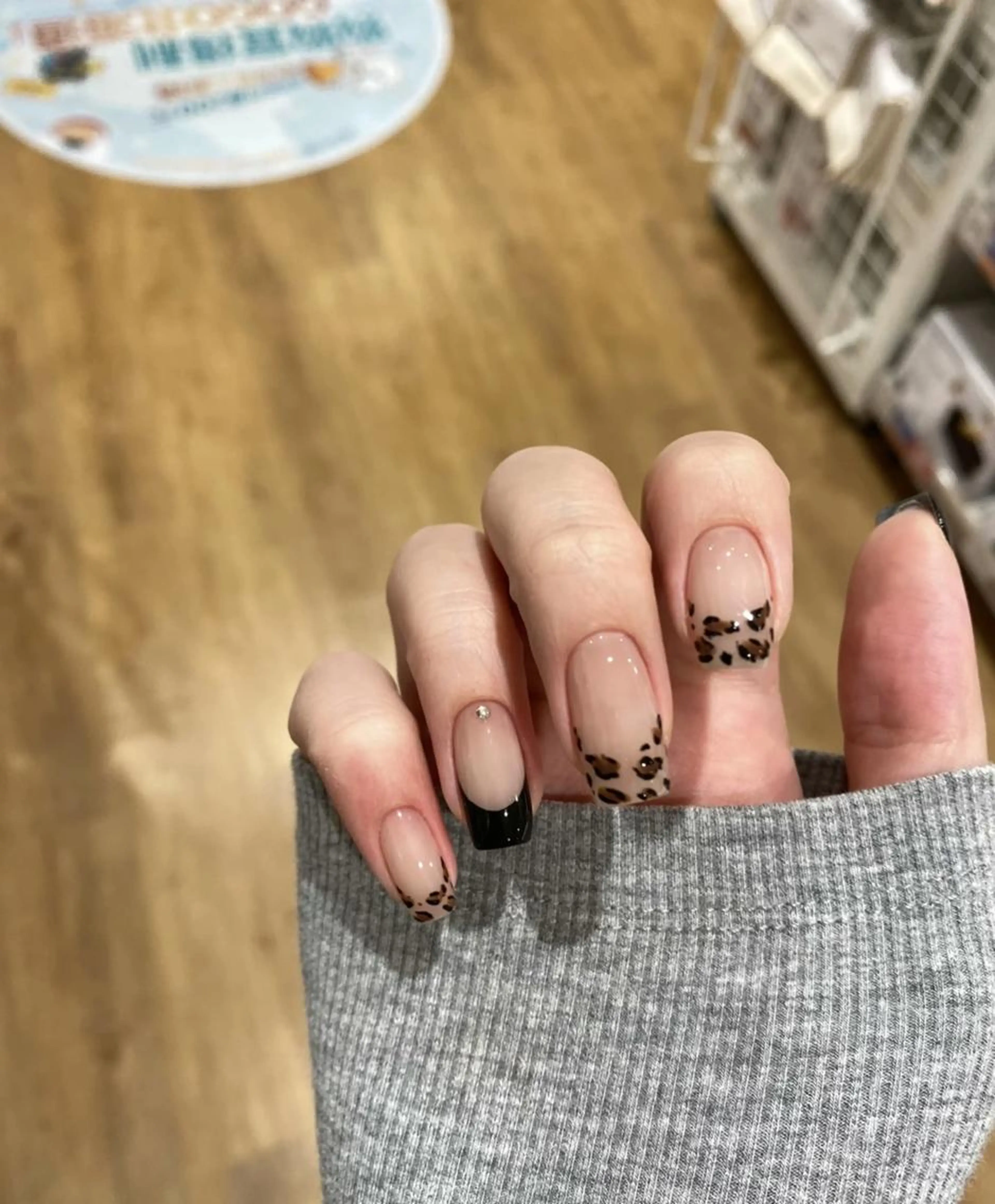 [ハンド]大人可愛いヒョウ柄ネイル【初来店・来店2回目】　￥7000 3回以降＋800円の写真