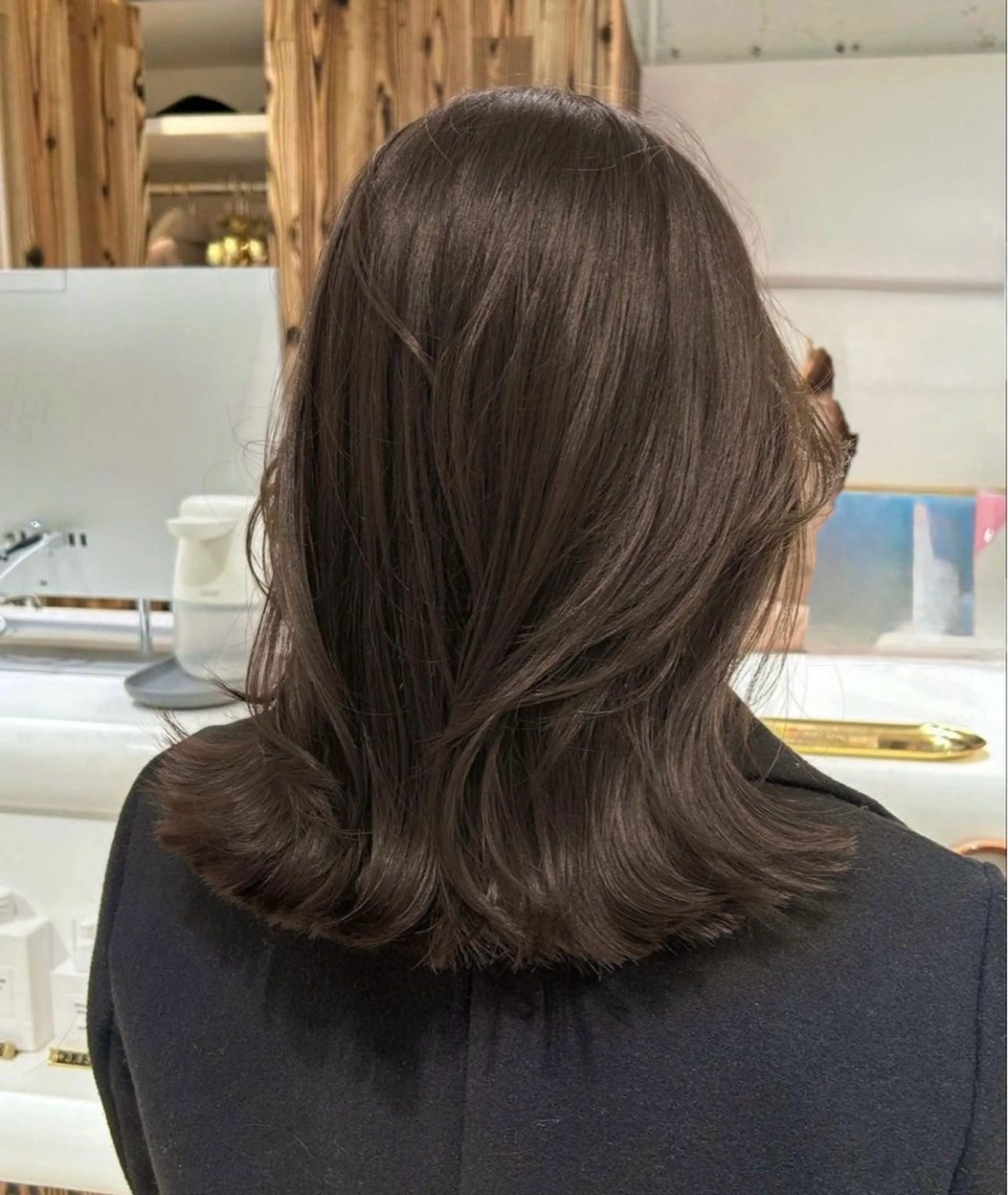 ミディアム カット ヘアカラー 長谷川 愛海のヘアスタイル