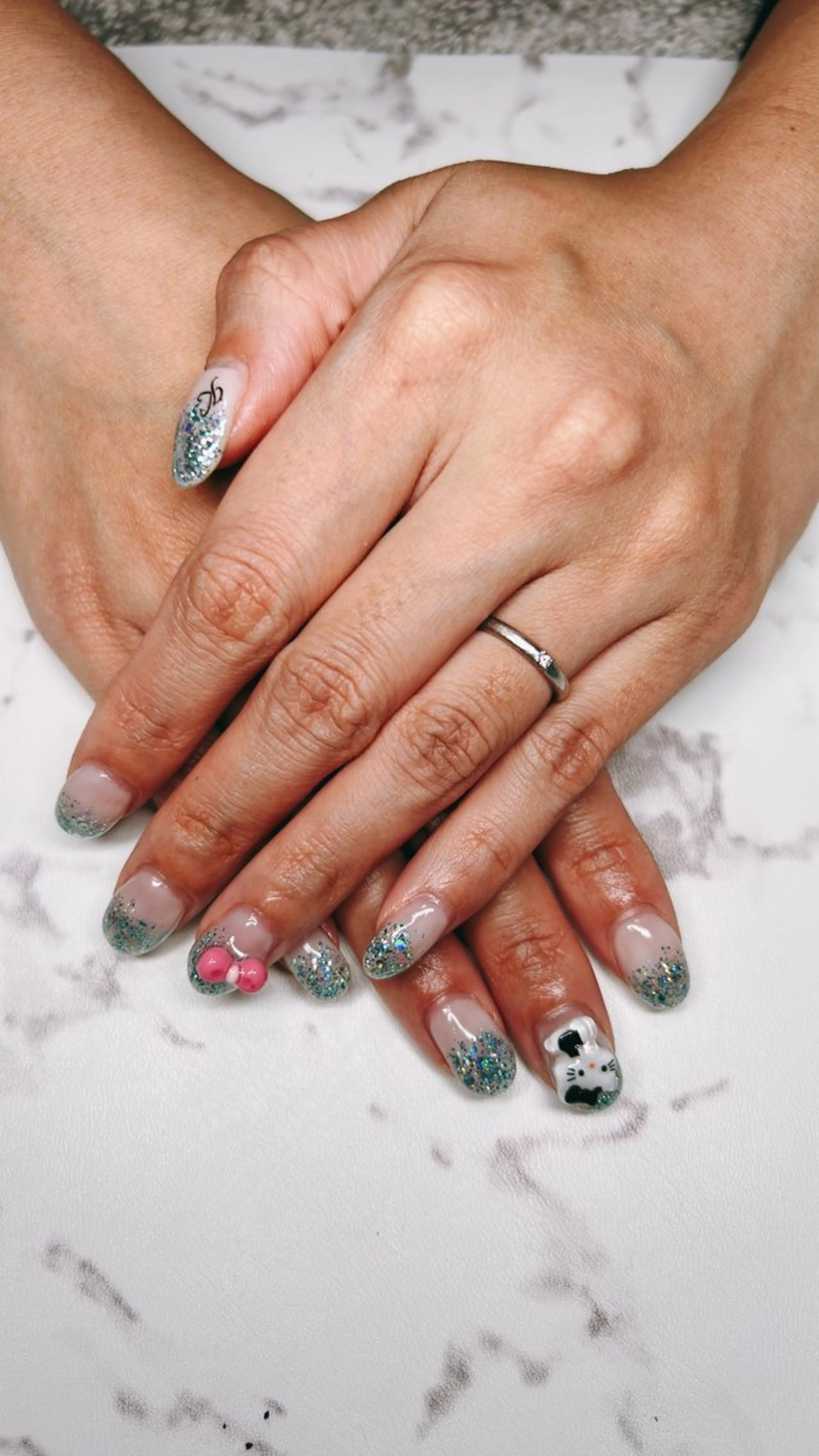 ネイル グラデーション ラメ(グリッター) ラメグラデーション リボン ストーンネイル ネイルサロン ロータスのネイルデザイン