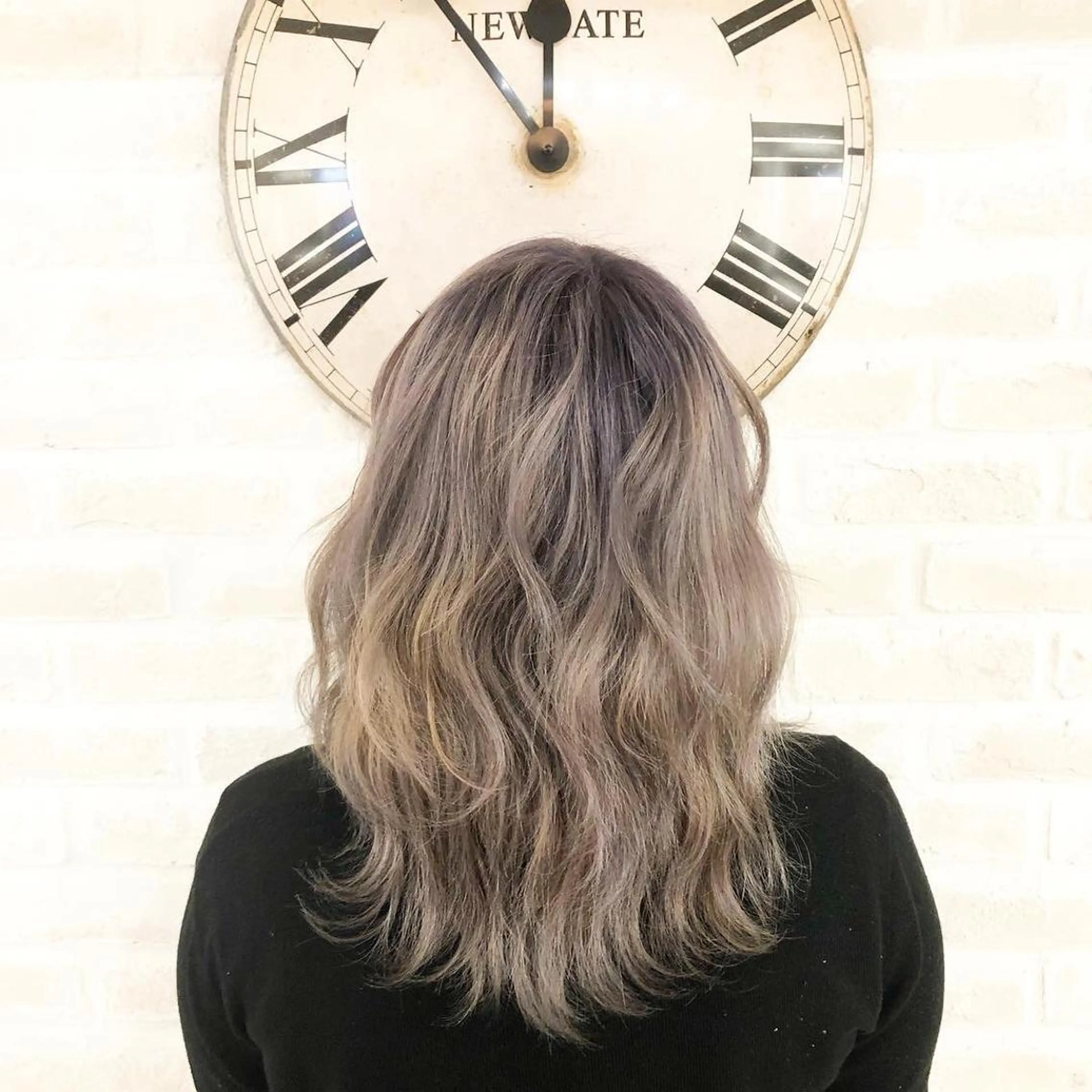 ミディアム カラー ブロンド ハイトーンカラー カット ヘアカラー トリートメント ヘアセット Aujua ソムリエ 勝又舞夏のヘアスタイル