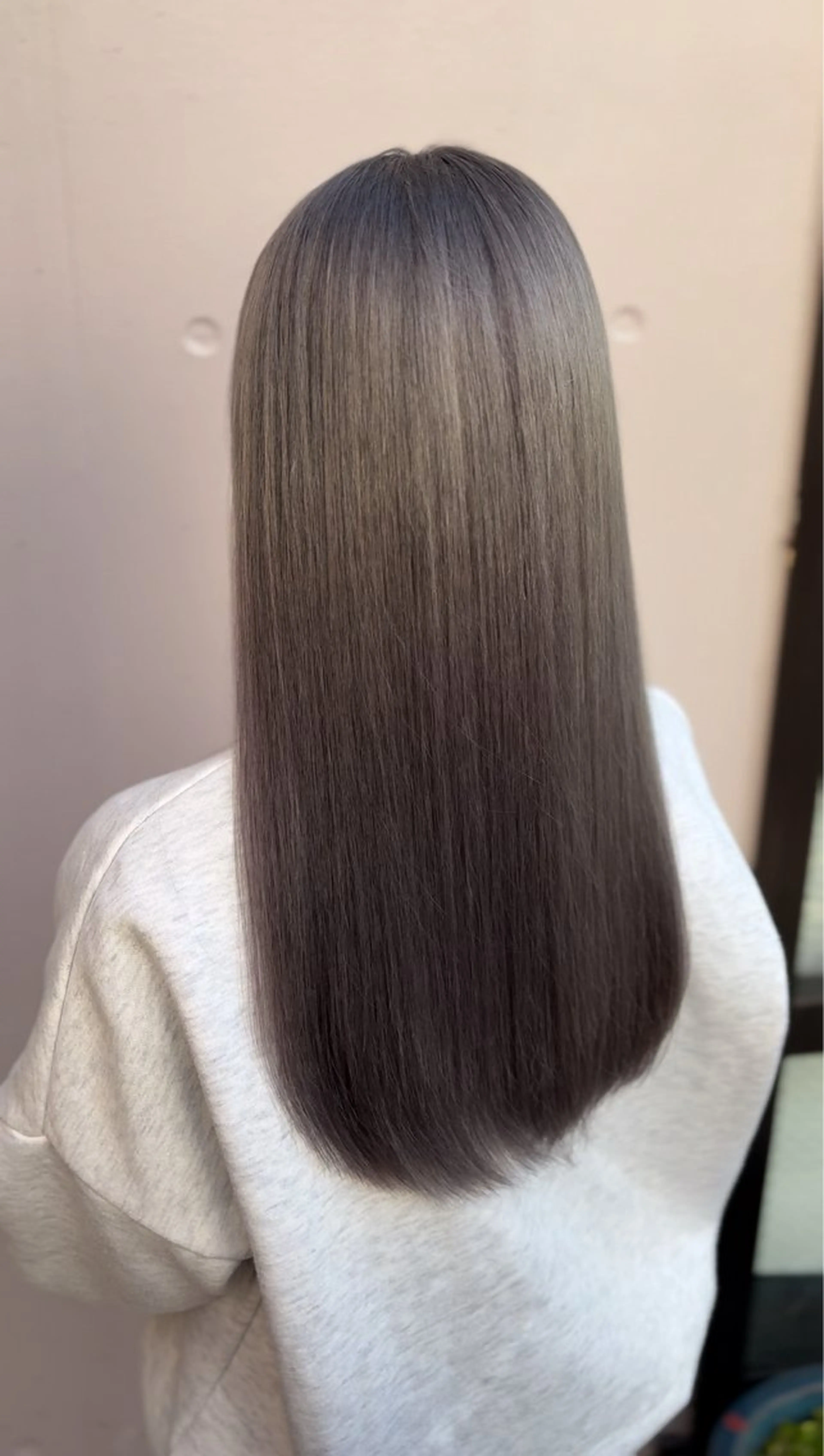 ロング ヘアカラー Liere YUMAのヘアスタイル