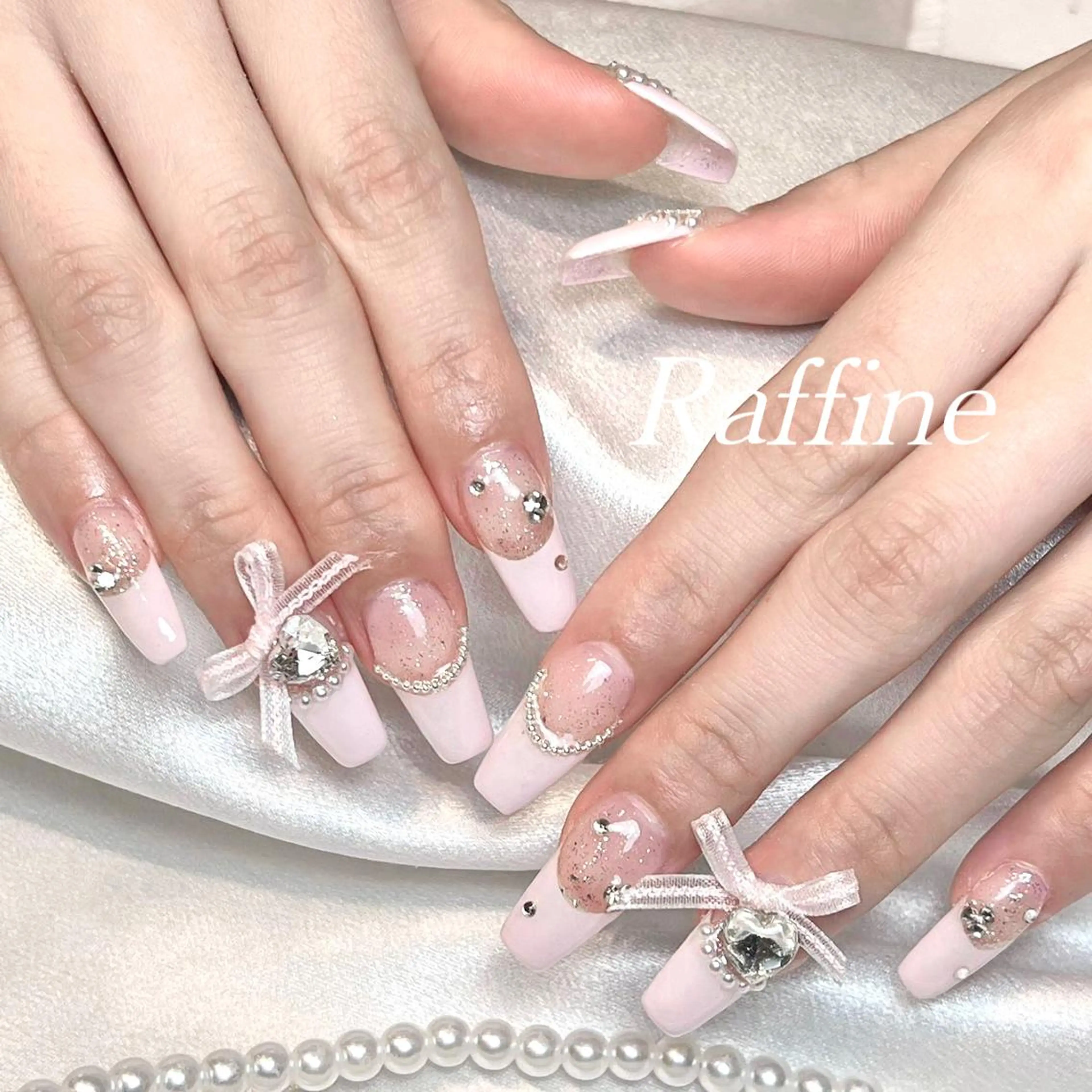 ネイル RAFFINE 月🦋🩵のネイルデザイン