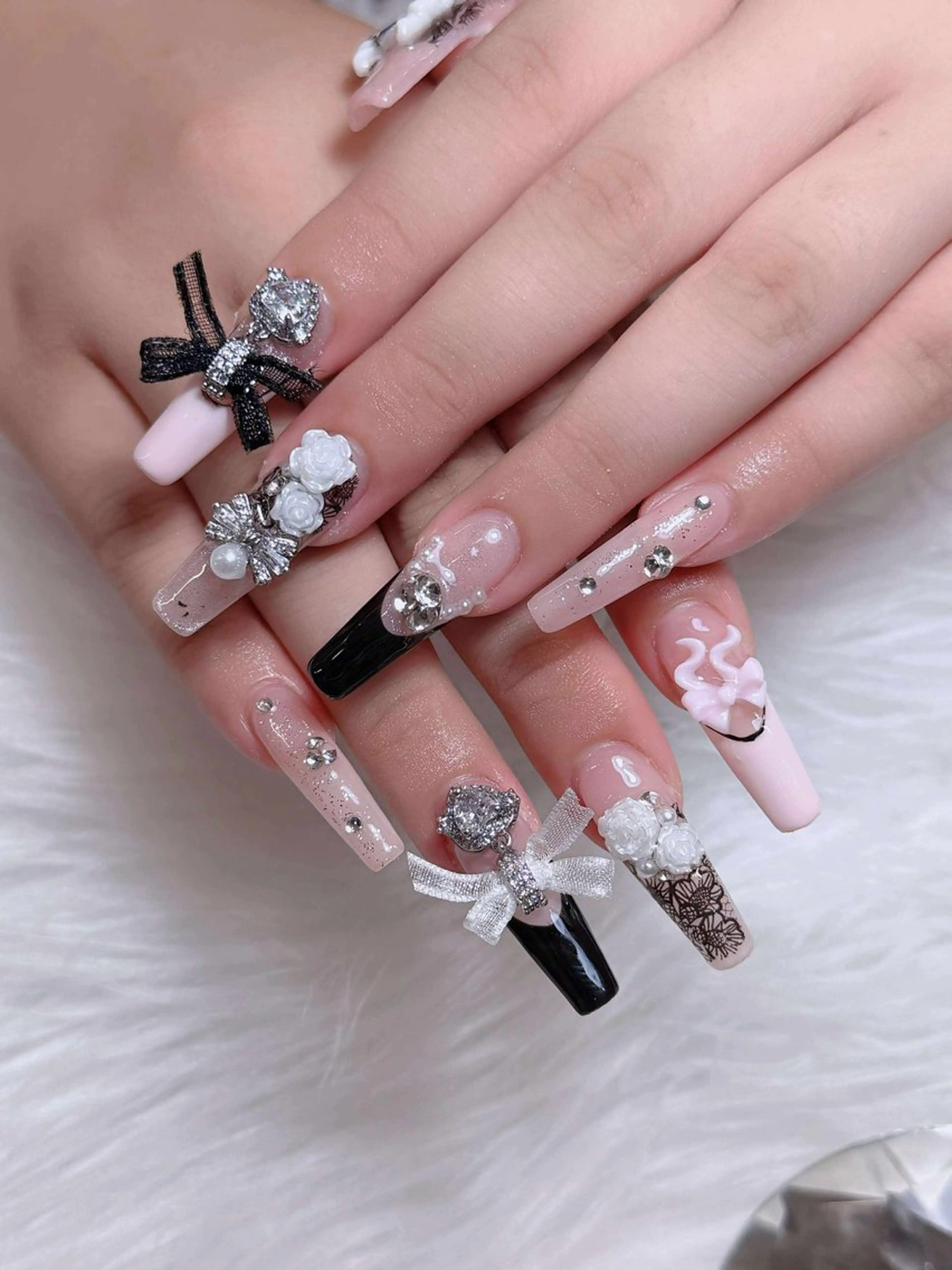 ネイル オーロラネイル チークネイル フットネイル フレンチネイル 韓国ネイル ハンドネイル Lumi Nail 新大久保3‘のネイルデザイン