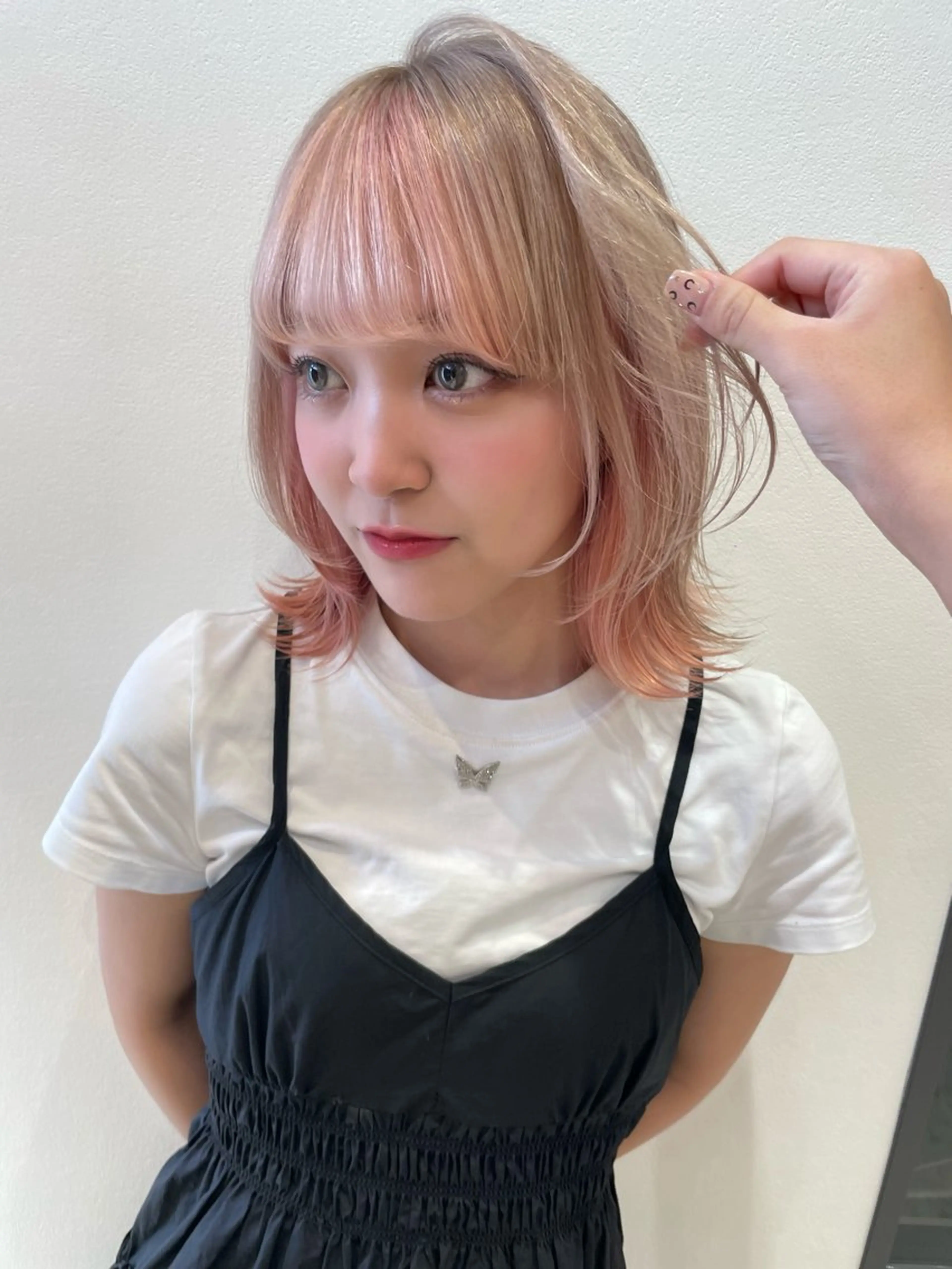 セミロング カット karin ボブハイトーンのヘアスタイル