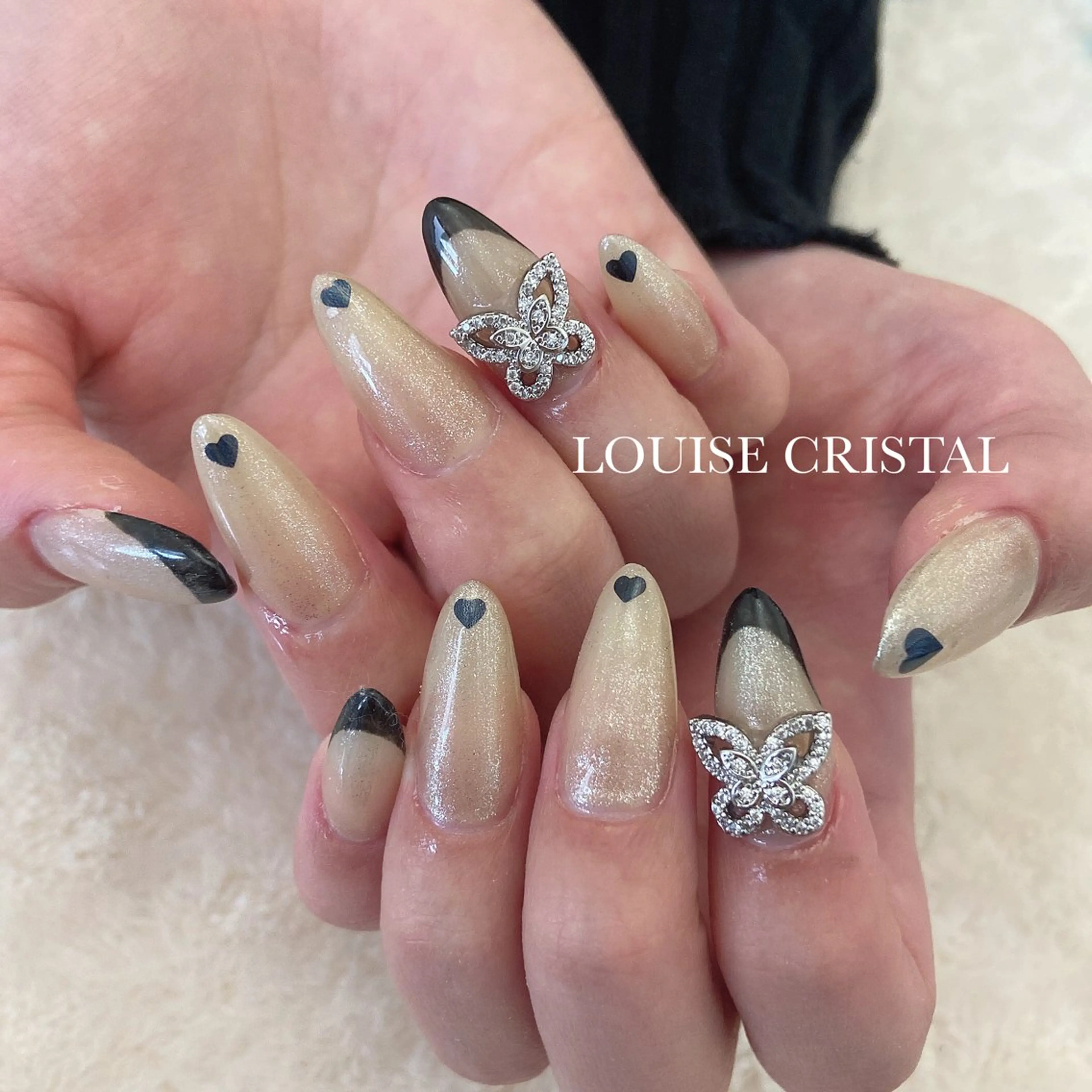 ネイル フレンチネイル キラキラネイル ハンドネイル LOUISE CRYSTALのネイルデザイン