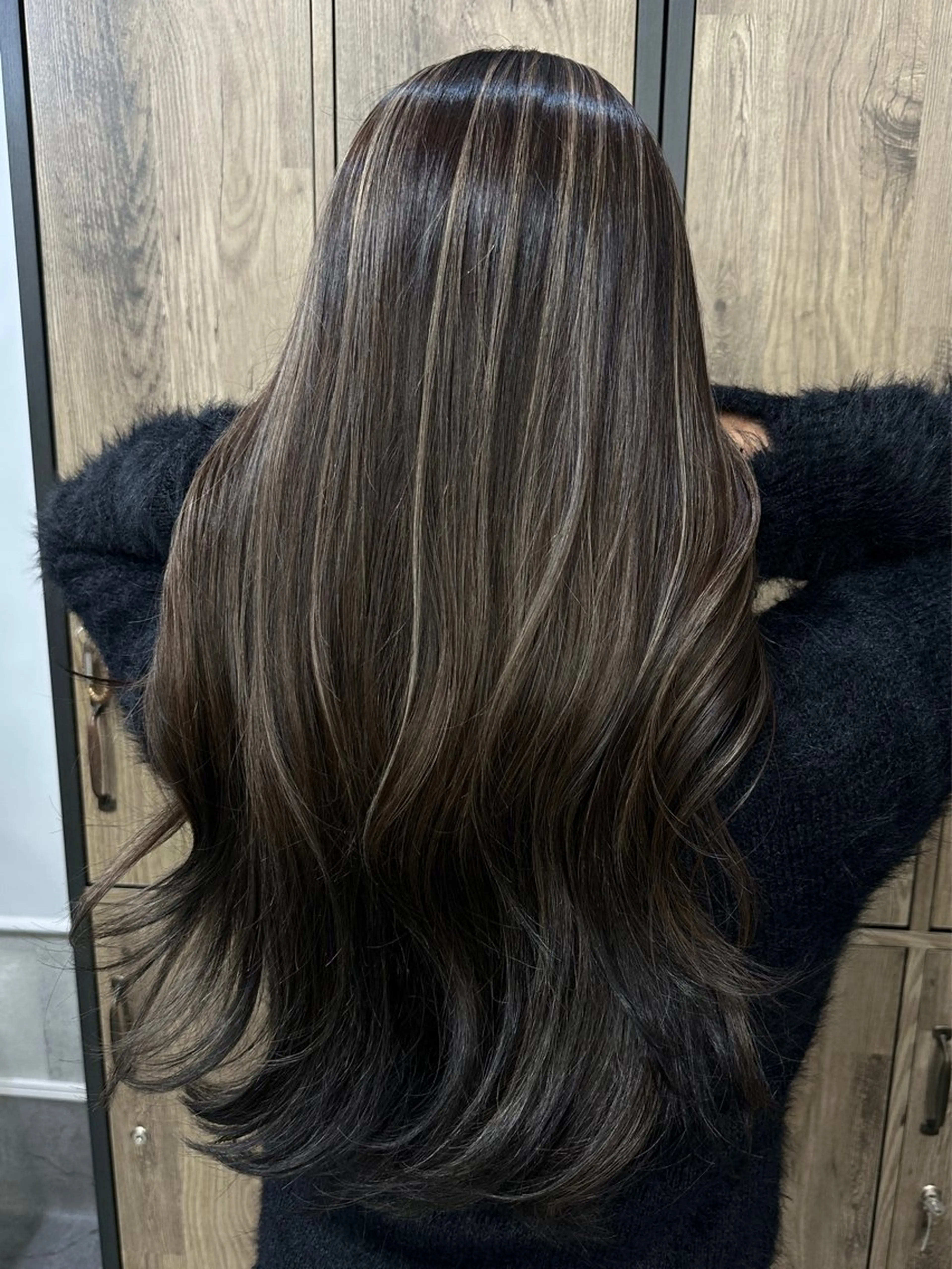 ロング ハイライト 鈴木 菜々映のヘアスタイル