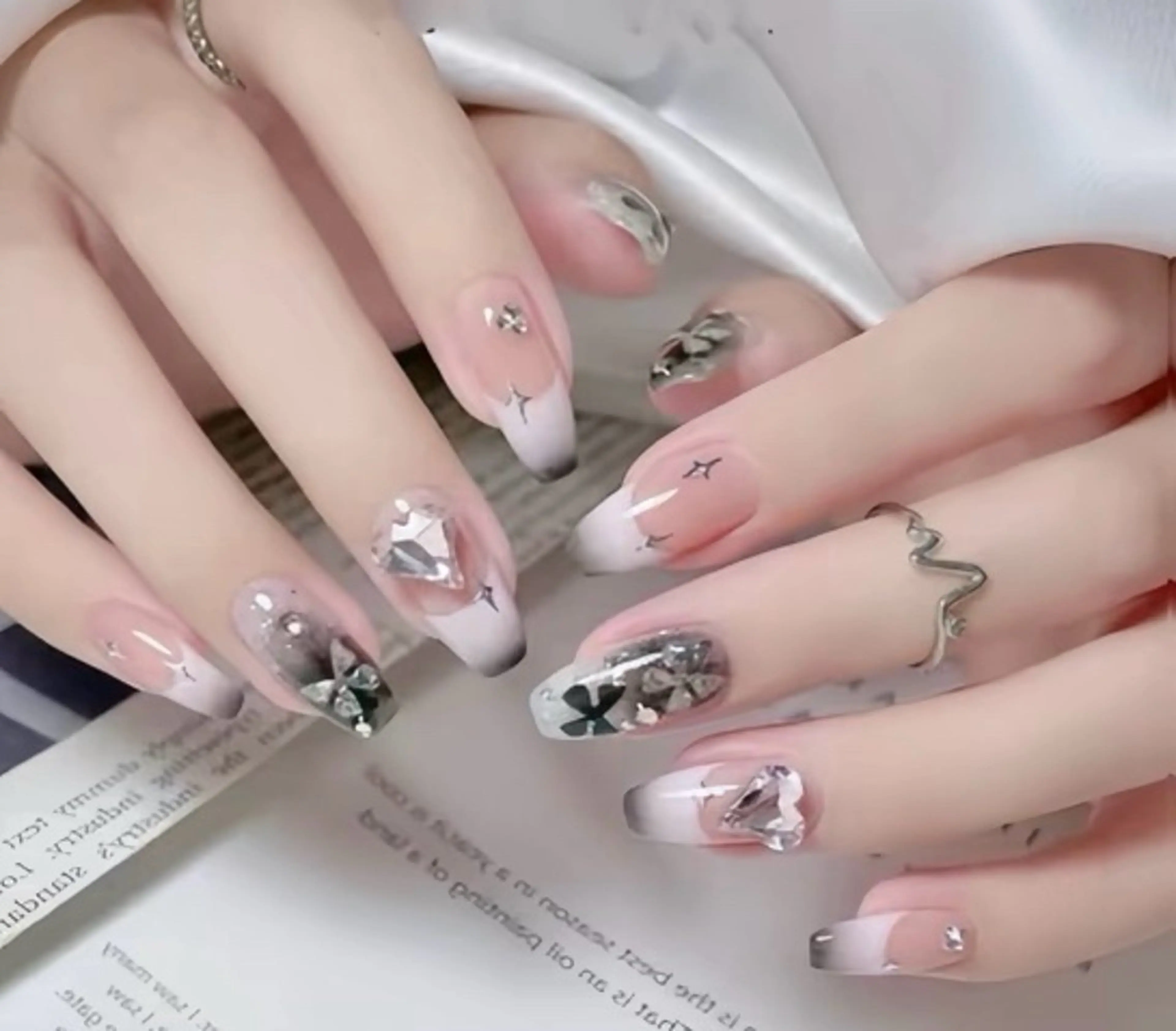 ネイル チークネイル 長さ出し フレンチネイル ガーリー 韓国ネイル sun nail池袋 モデル募集のネイルデザイン