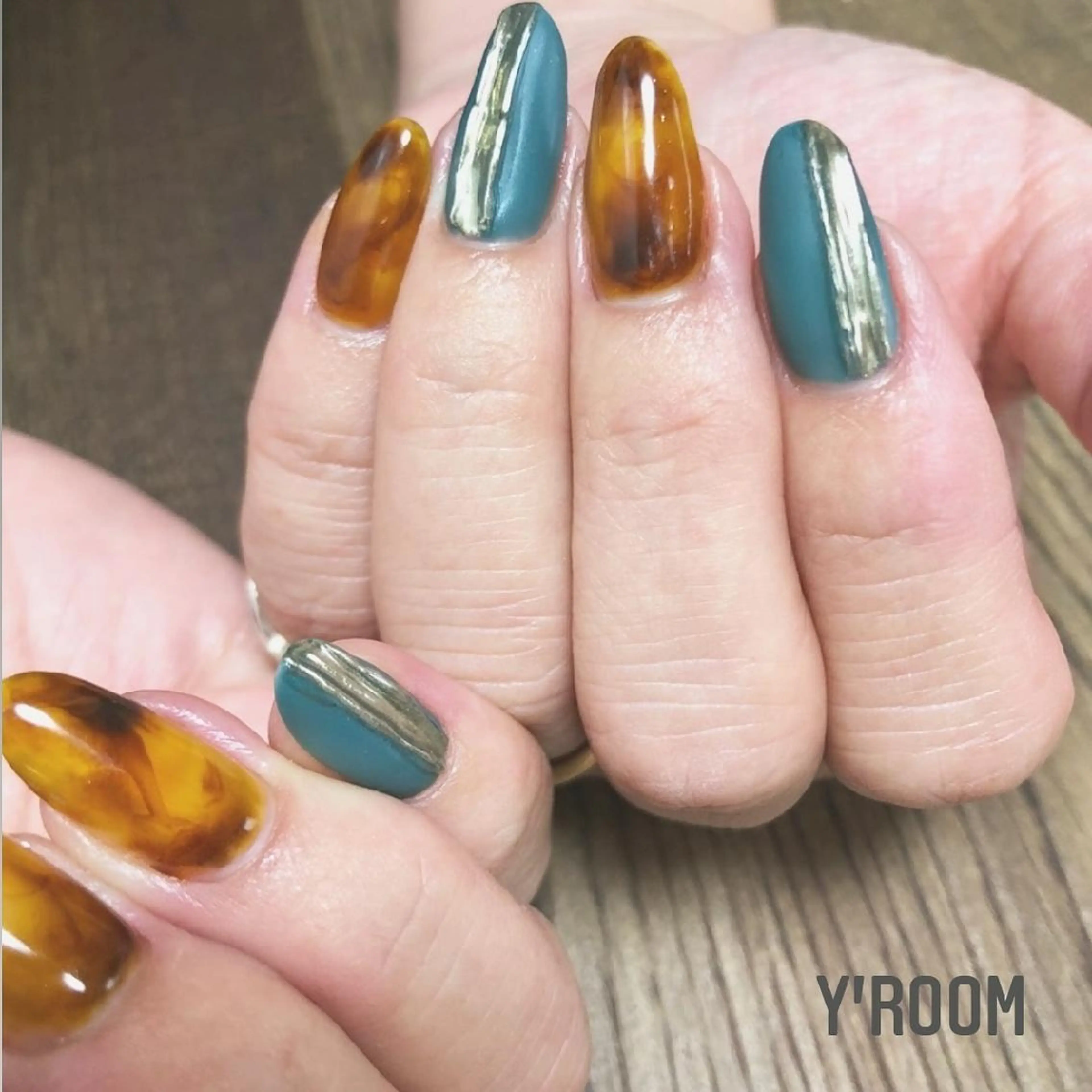 ネイル べっ甲ネイル ジェルネイル ニュアンスネイル ワンカラーネイル パラジェル YUKA （ネイリスト）のネイルデザイン