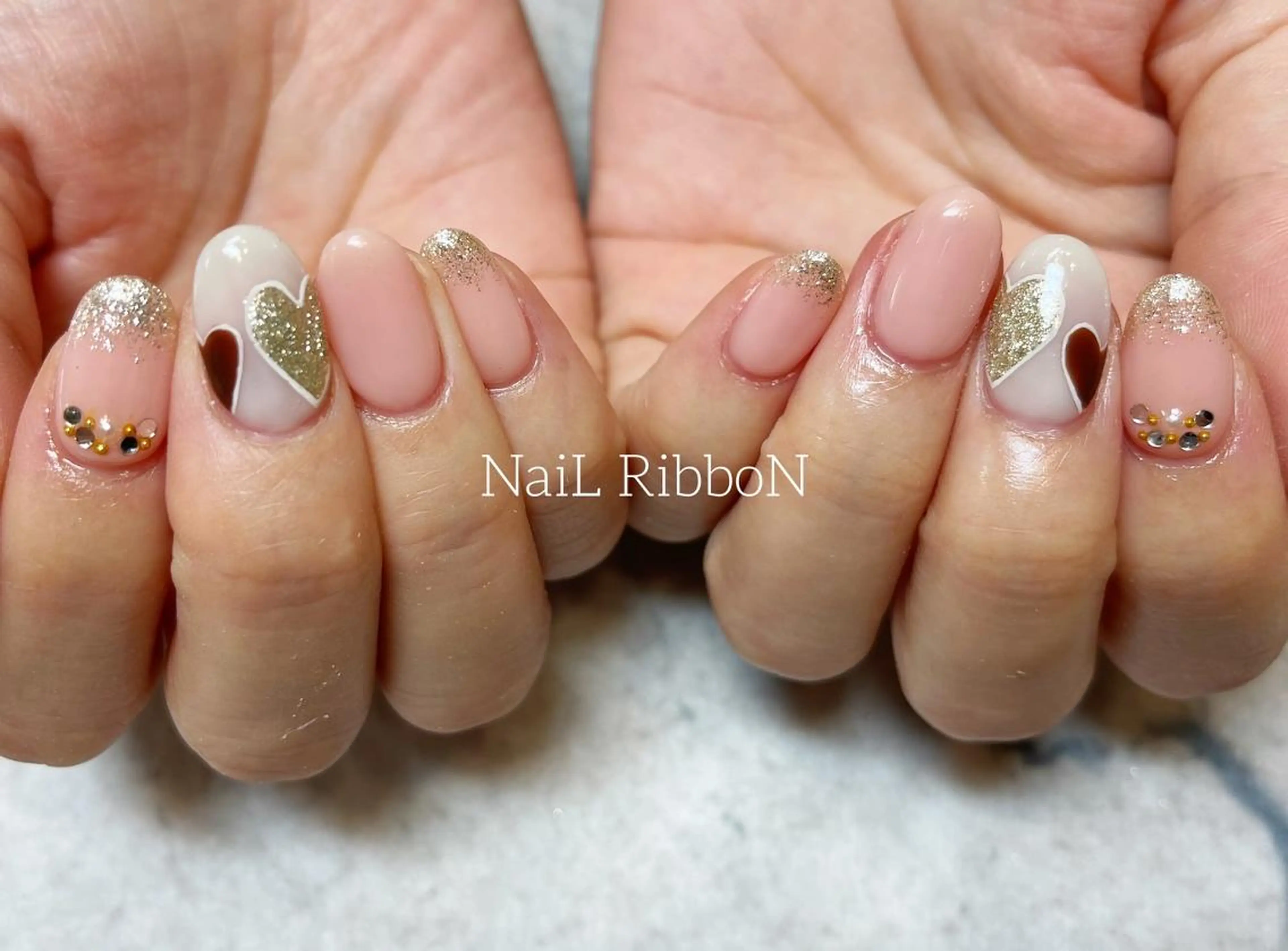 ネイル ネイルリボン 受付スタッフのネイルデザイン