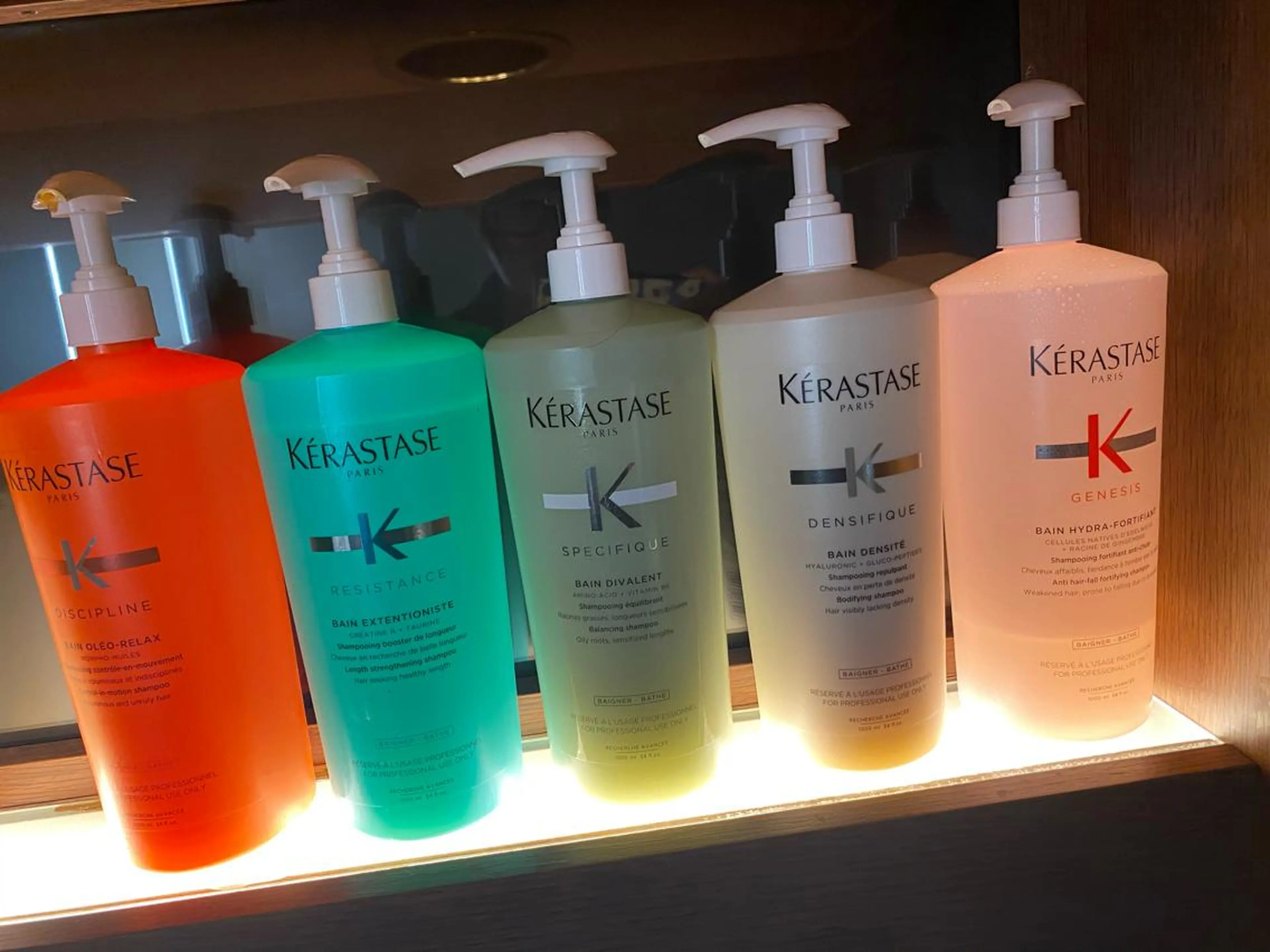 Niche 西梅田所属・スパニスト 上林のヘアスタイル