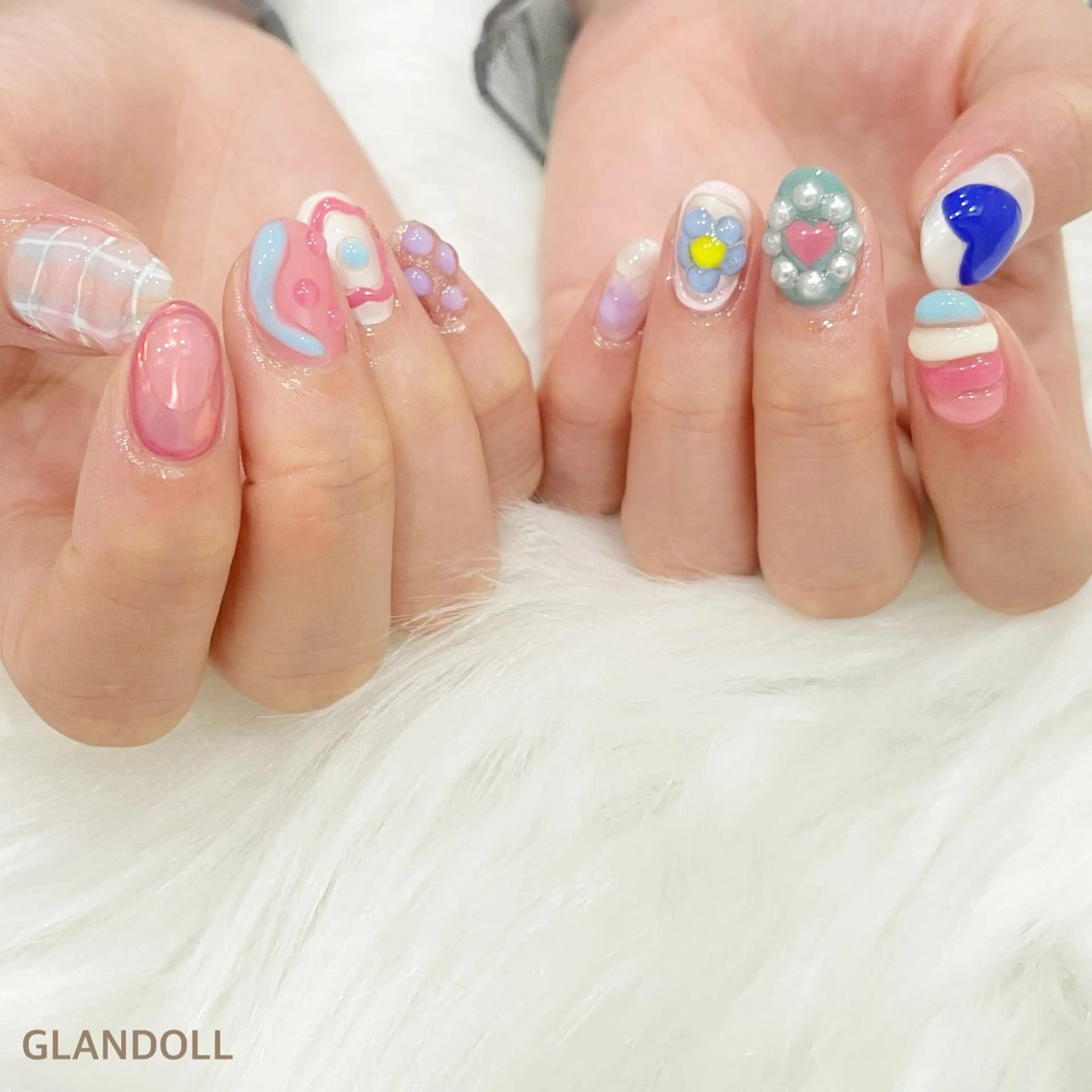 ネイル アートネイル ニュアンスネイル ぷっくりネイル ハンドネイル GLANDOLL YURIのネイルデザイン