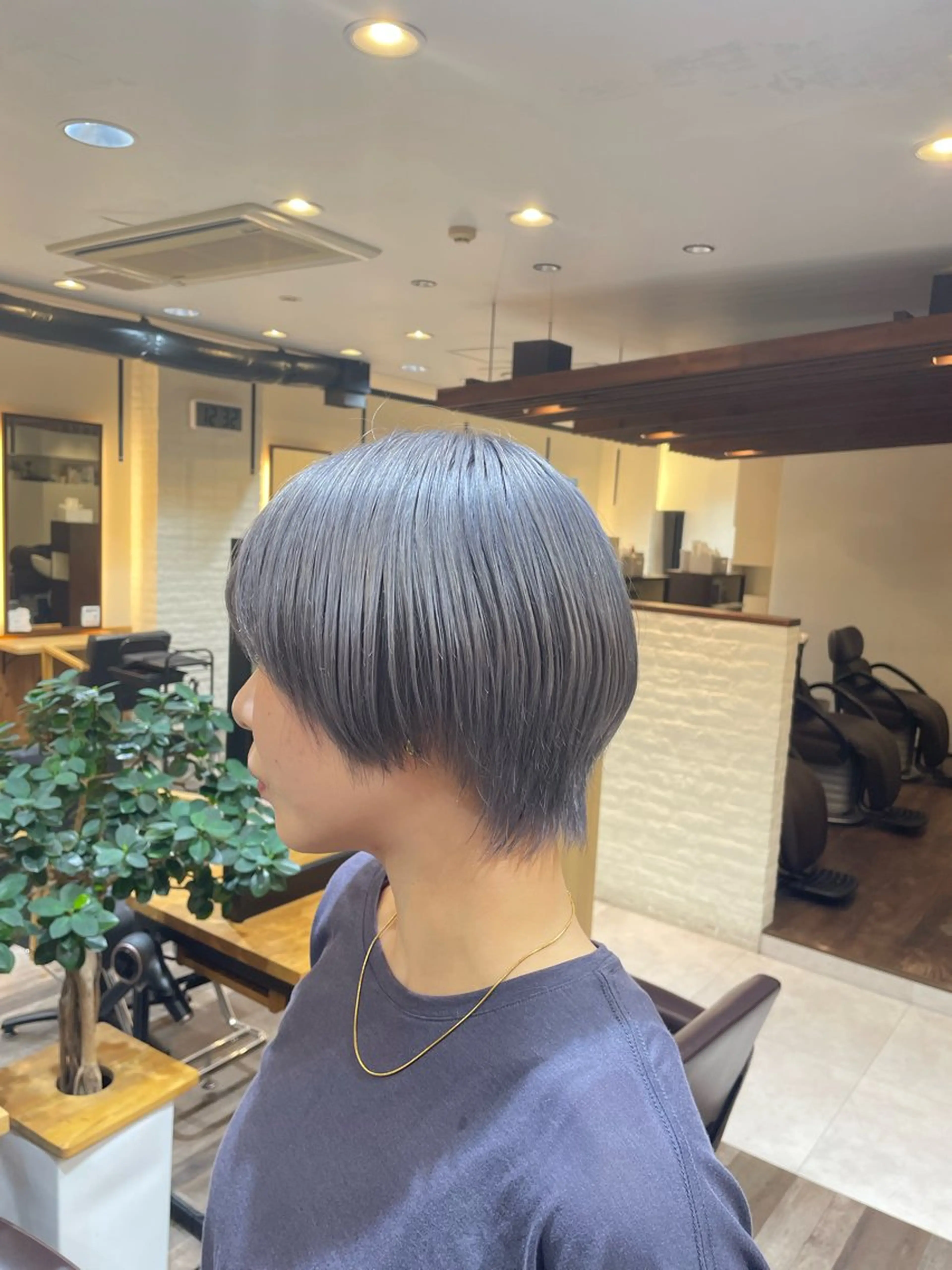 ショート カラー アッシュ アッシュグレー ブリーチ REGALO南口店所属・今井 菜緒のヘアスタイル