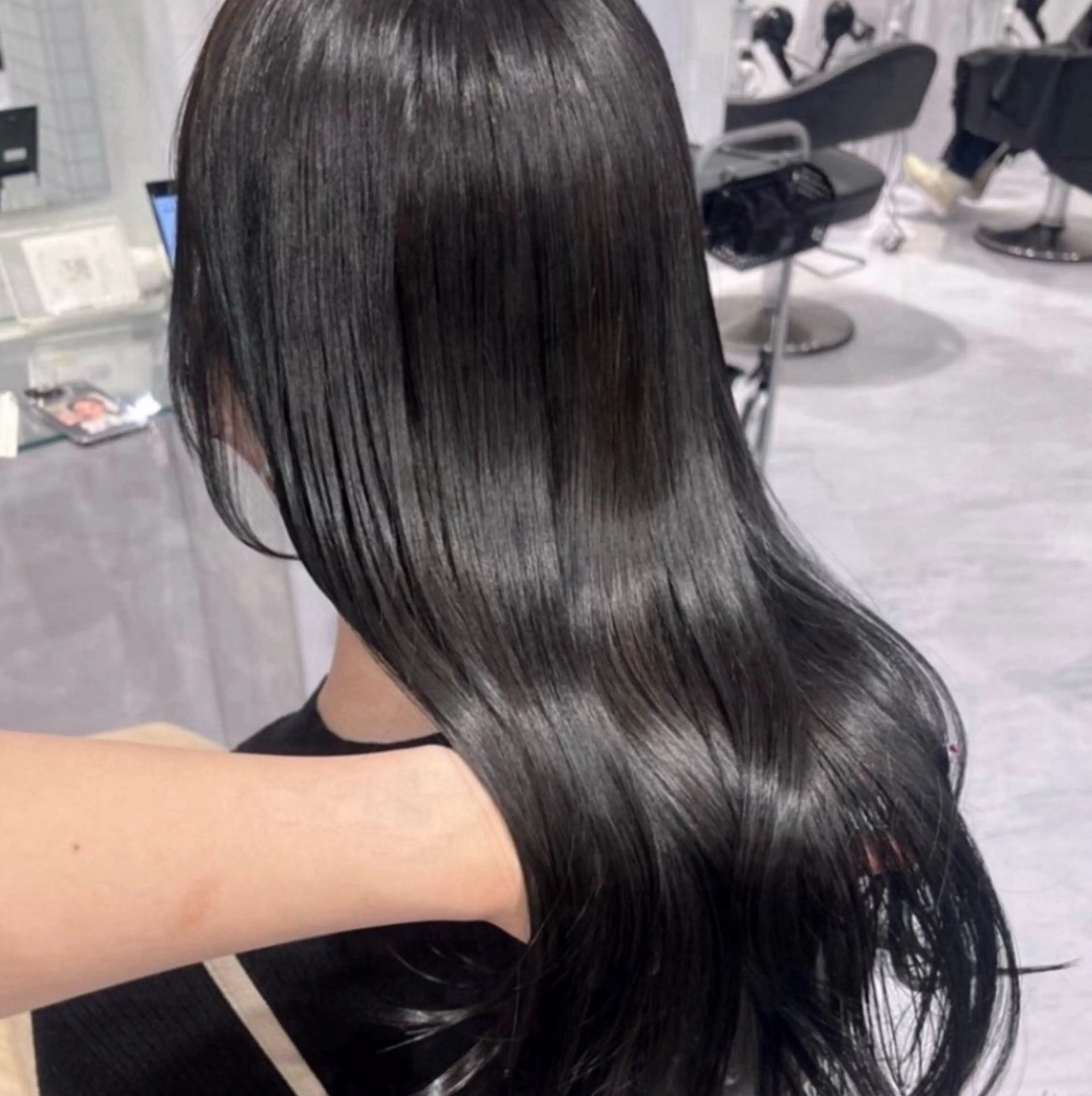 ロング カラー 🫧うる艶トレンド 🫧透明感カラーのヘアスタイル