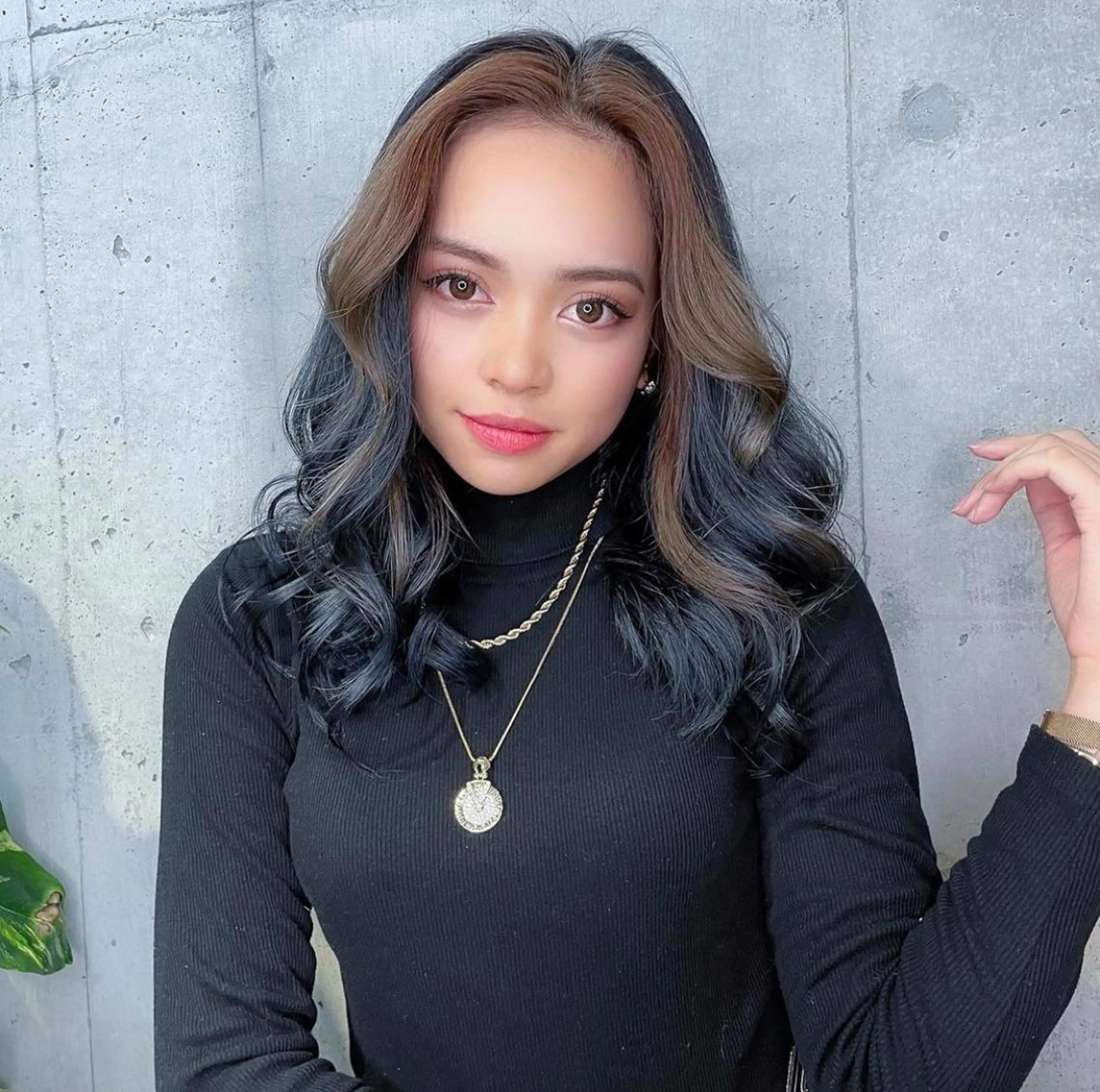 ロング カラー ミストバング デザインカラー  フェイスフレーミング youres hair 髪質改善トリートメント&ヘッドスパ  新宿三丁目店【ユアーズヘア】所属・🦋透明感カラー 👑NODOKA🦋のヘアスタイル