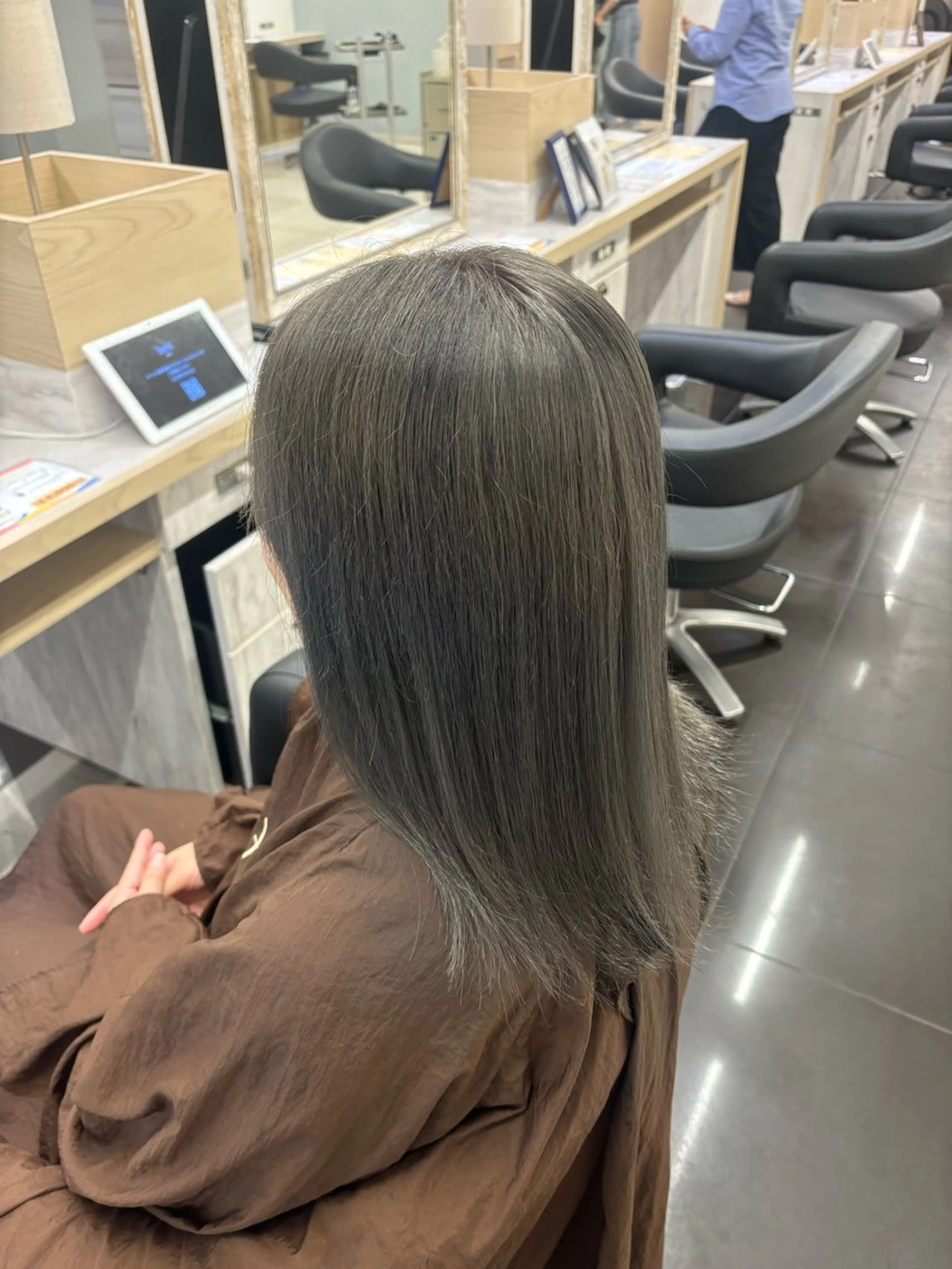 カラー 梶山 愛夢のヘアスタイル