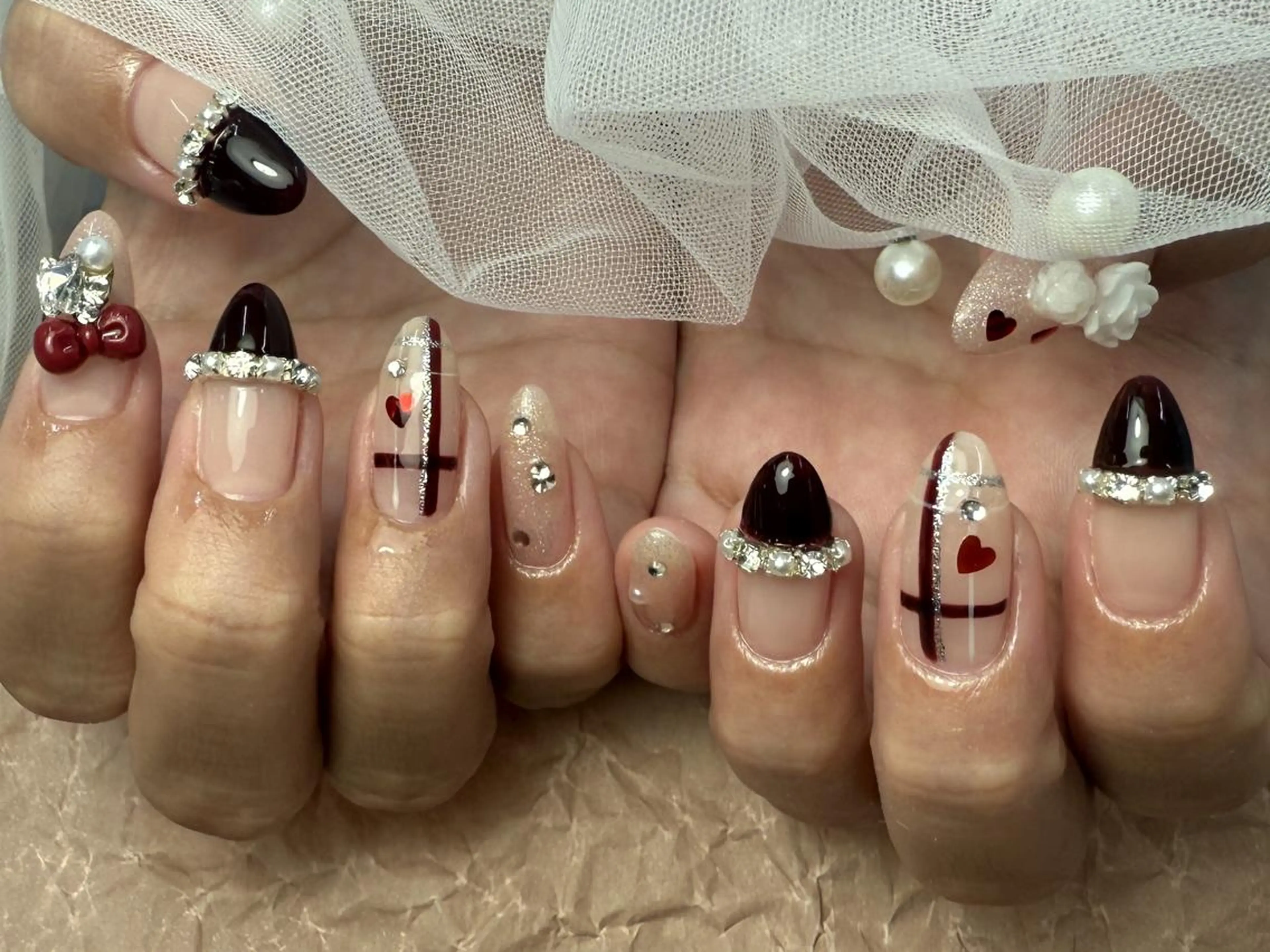 ネイル ハート 赤色 ストーンネイル ハンドネイル ToliyDeliy Nail Salonのネイルデザイン