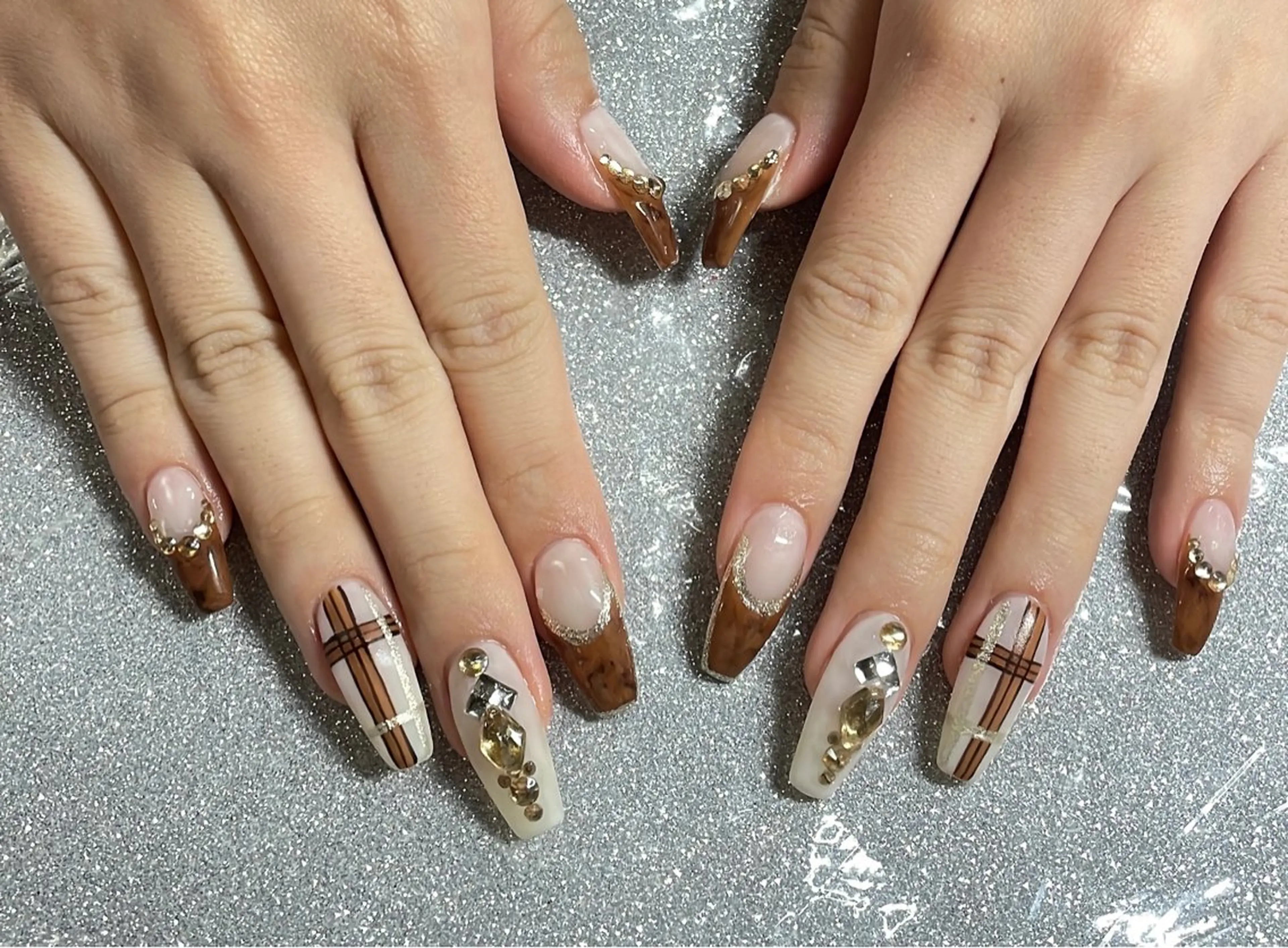 ネイル ハンドネイル VIERU 🌈🎀💖のネイルデザイン