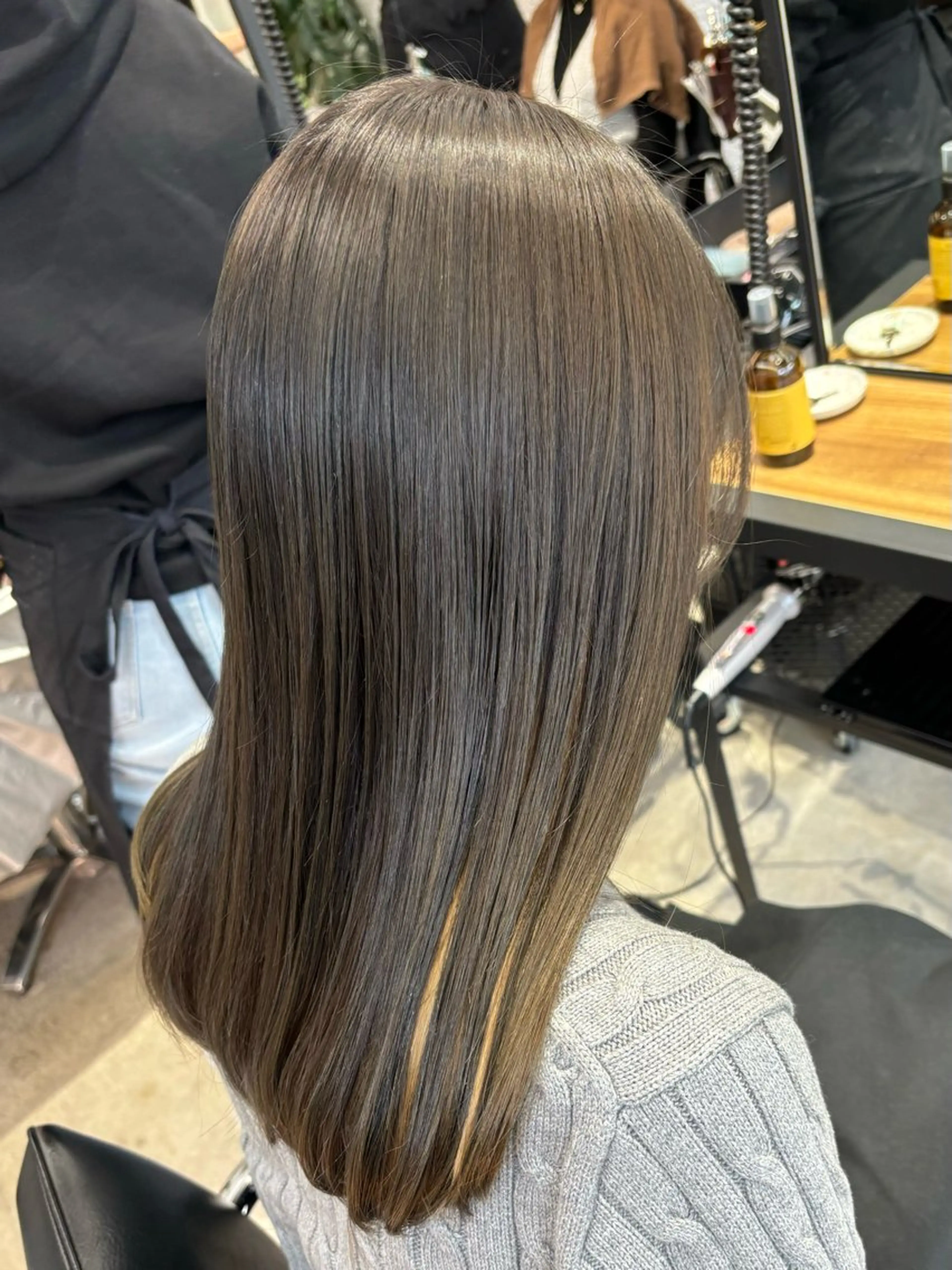 ロング カラー ベージュカラー オリーブベージュ 山口 瑳未のヘアスタイル