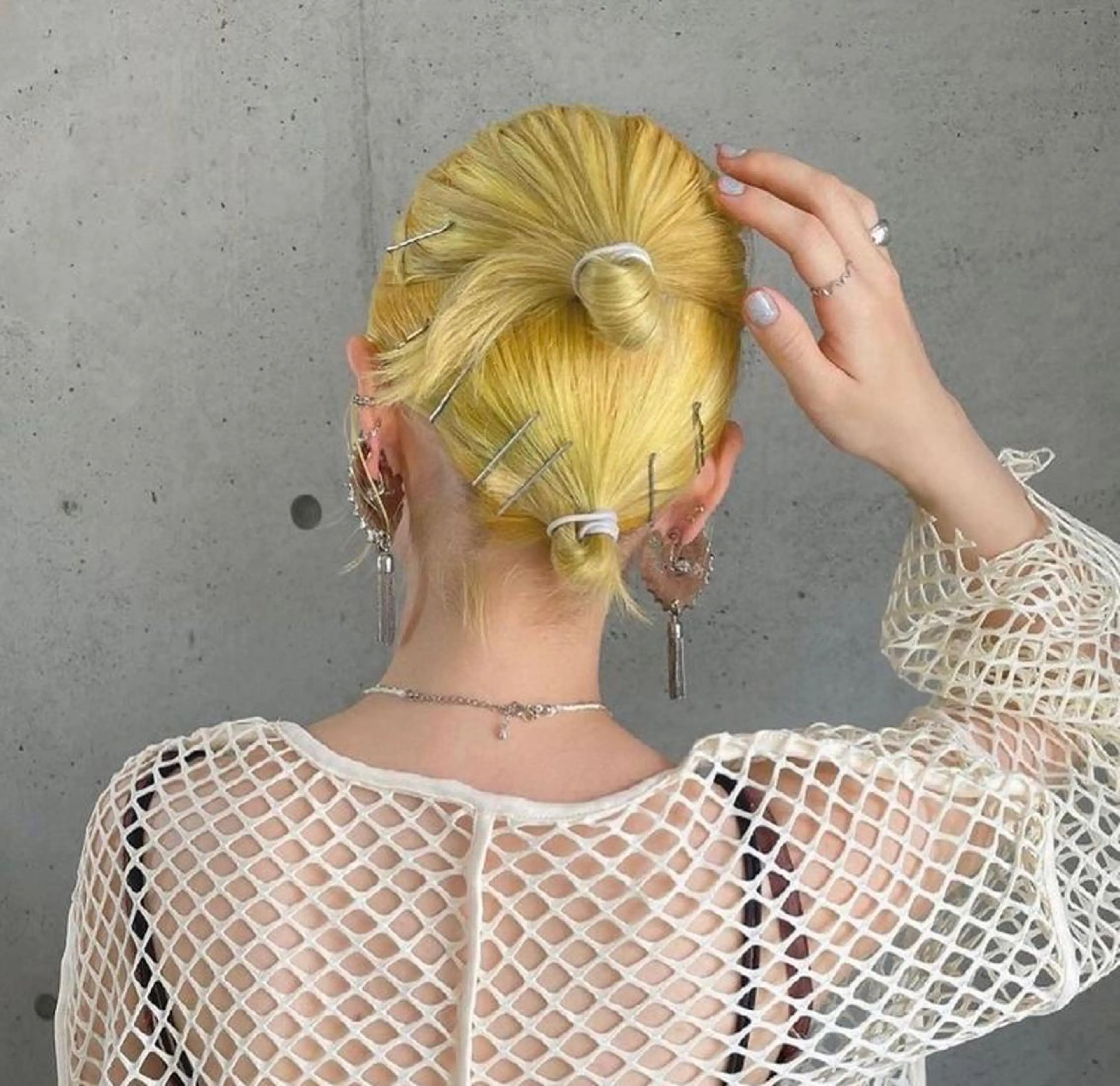 ミディアム カラー ヘアアレンジ ブリーチ ケアブリーチ ハイトーンカラー Mizobe misakiのヘアスタイル