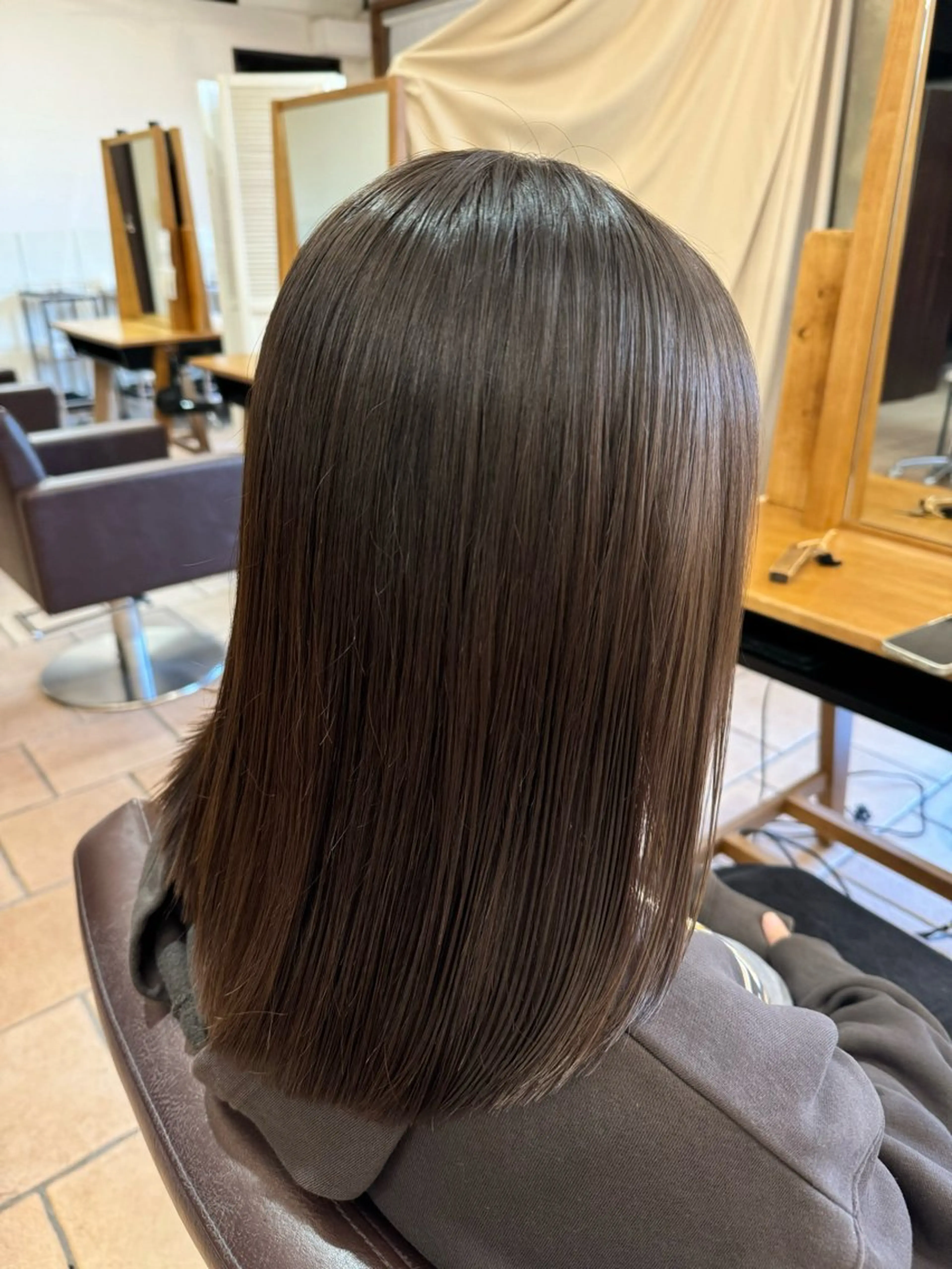 ミディアム カラー 菅野 美咲のヘアスタイル