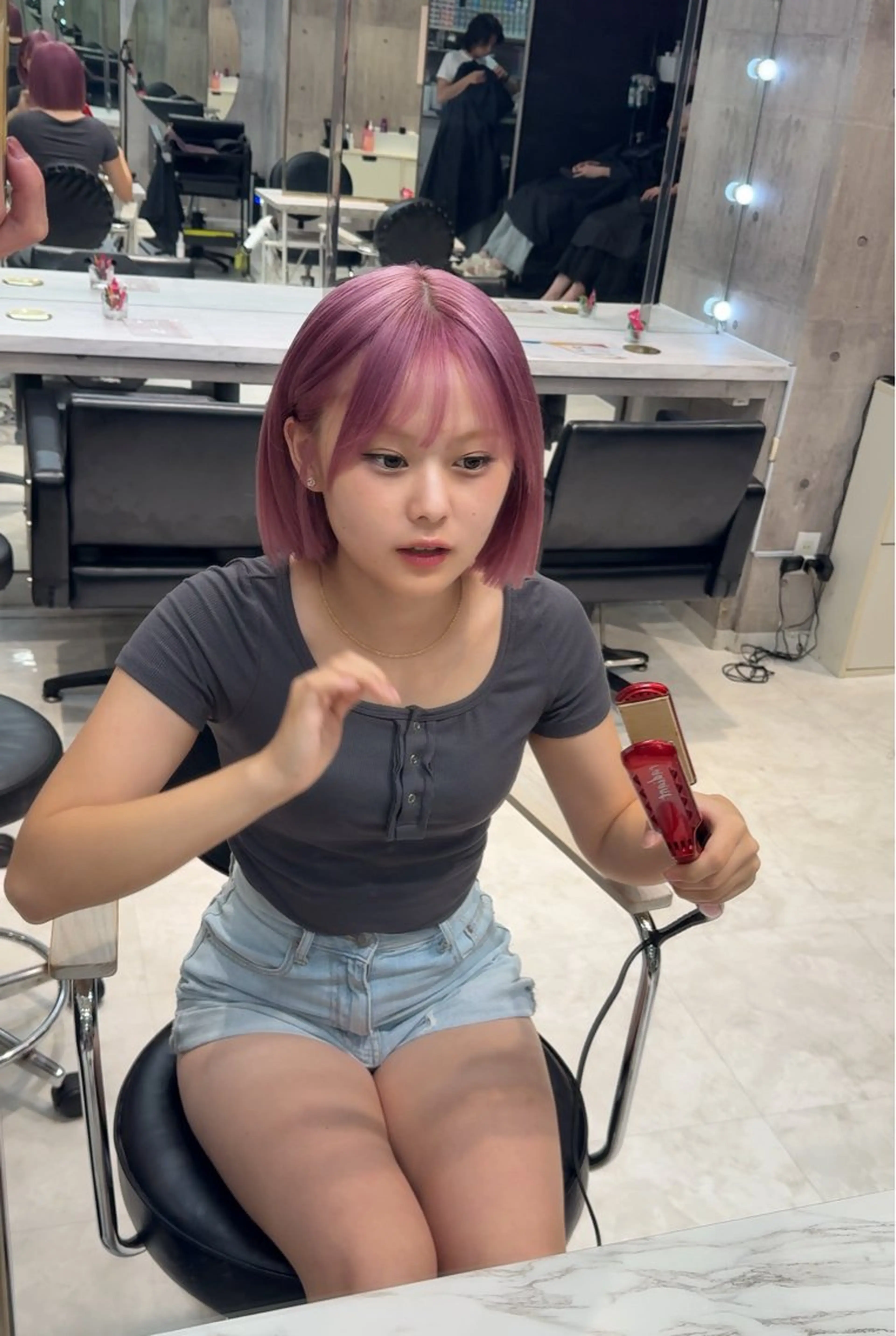 ミディアム カラー ヘアアレンジ ベージュカラー ブリーチ ブロンド ミルクティーベージュ ピンクカラー ヘアカラー 複雑履歴修正/ ハイトーン職人/拓真のヘアスタイル