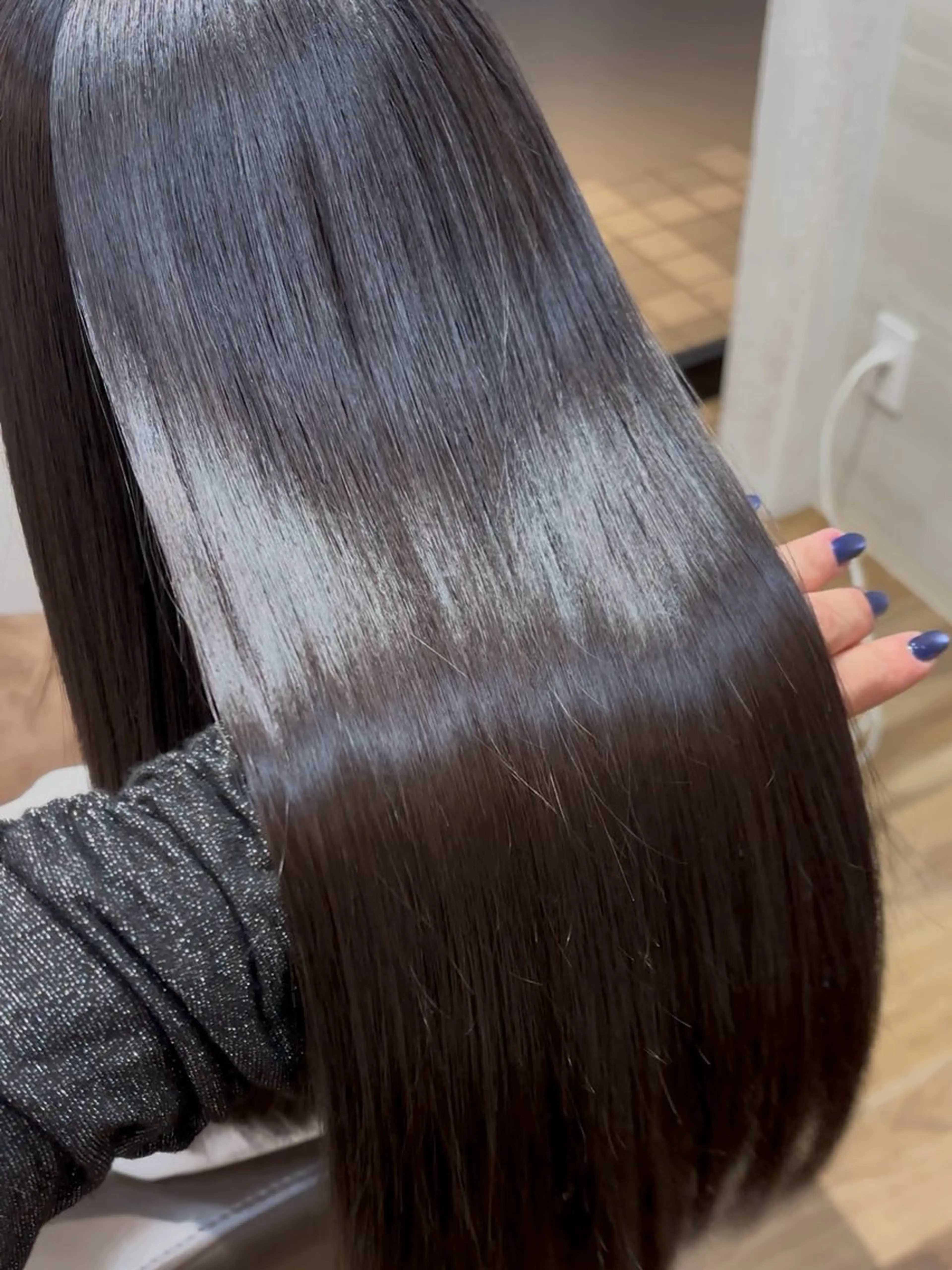 【4,5月限定】梅雨対策！毛先カット+髪質改善ストレート+トリートメント ¥22550→¥15400の写真