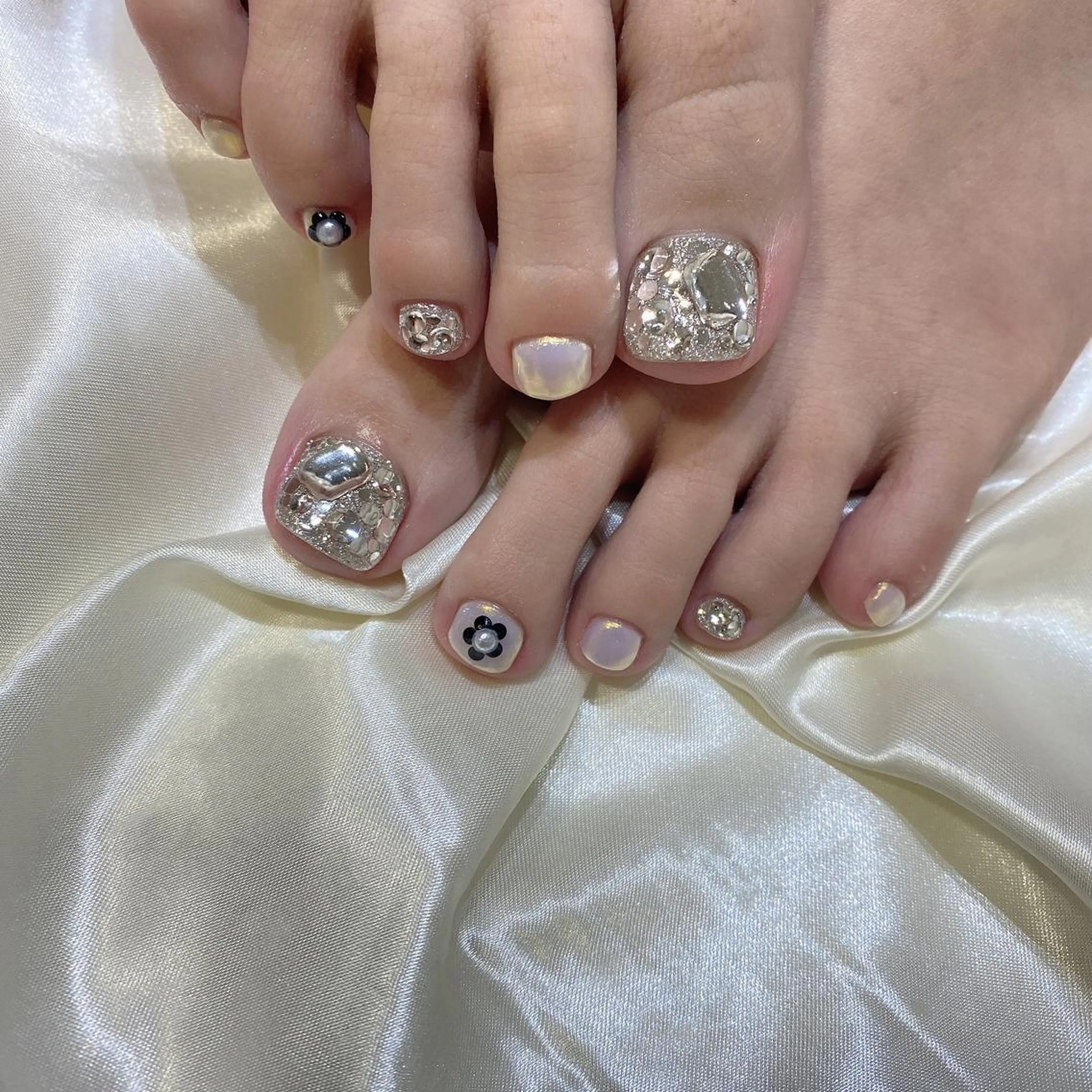 ネイル フットネイル 西岡 杏のネイルデザイン