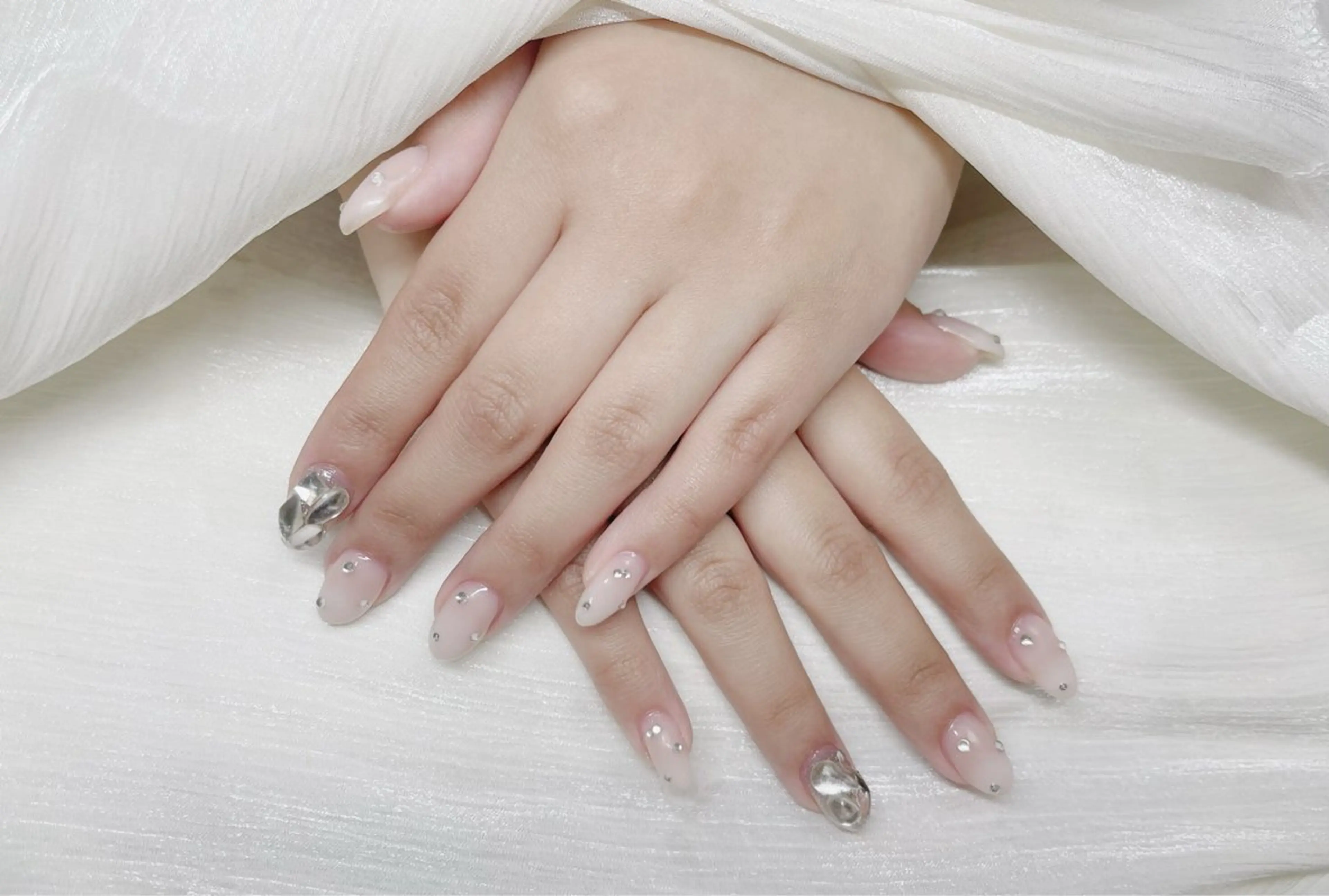 ネイル アートネイル オーロラネイル ガーリー キラキラネイル 韓国ネイル ハンドネイル nail salon  U所属・日向 あゆみのネイルデザイン