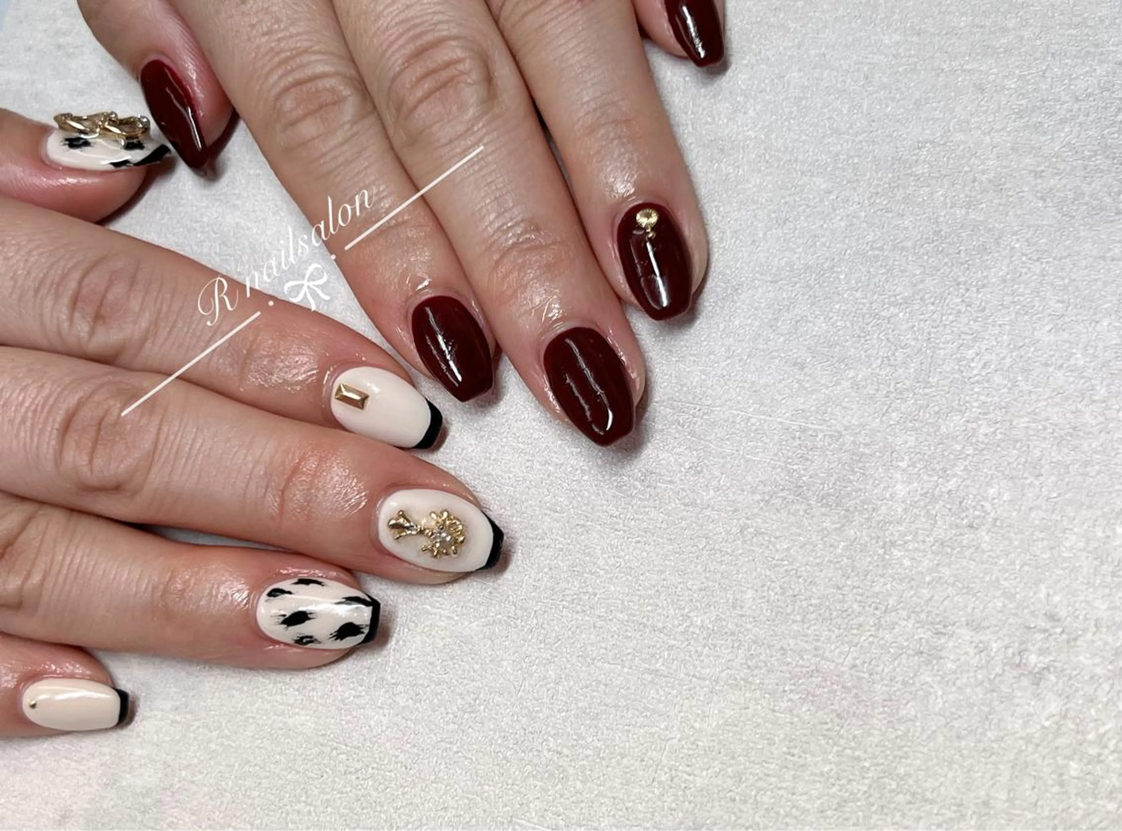 ミディアム R NAILSALONのネイルデザイン