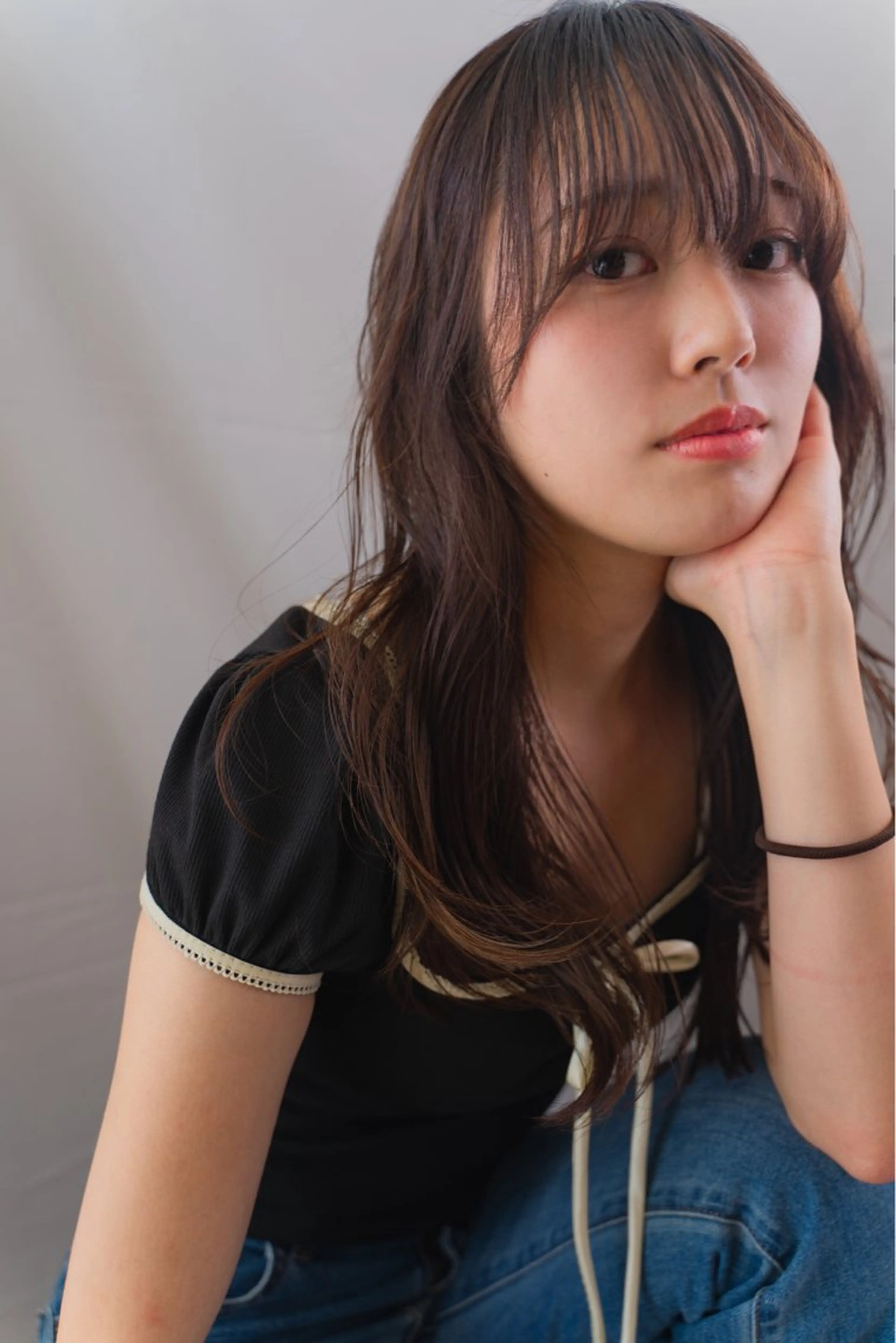 セミロング 喜屋武 美月のヘアスタイル