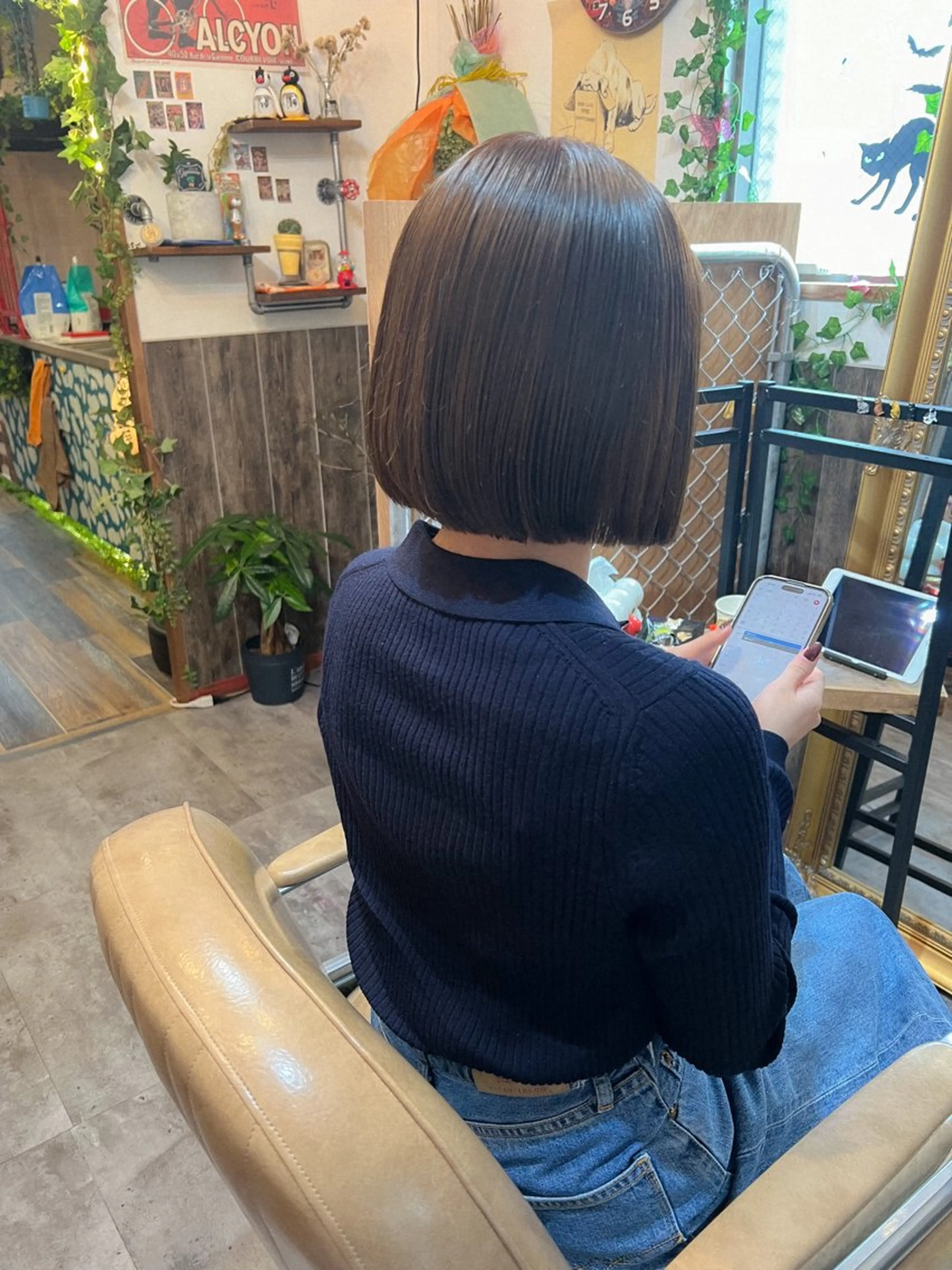 ショート カラー ベージュカラー ブリーチ ブリーチなしカラー オリーブベージュ ヘアカラー トリートメント カラーパティシエ facce🌼ikoのヘアスタイル