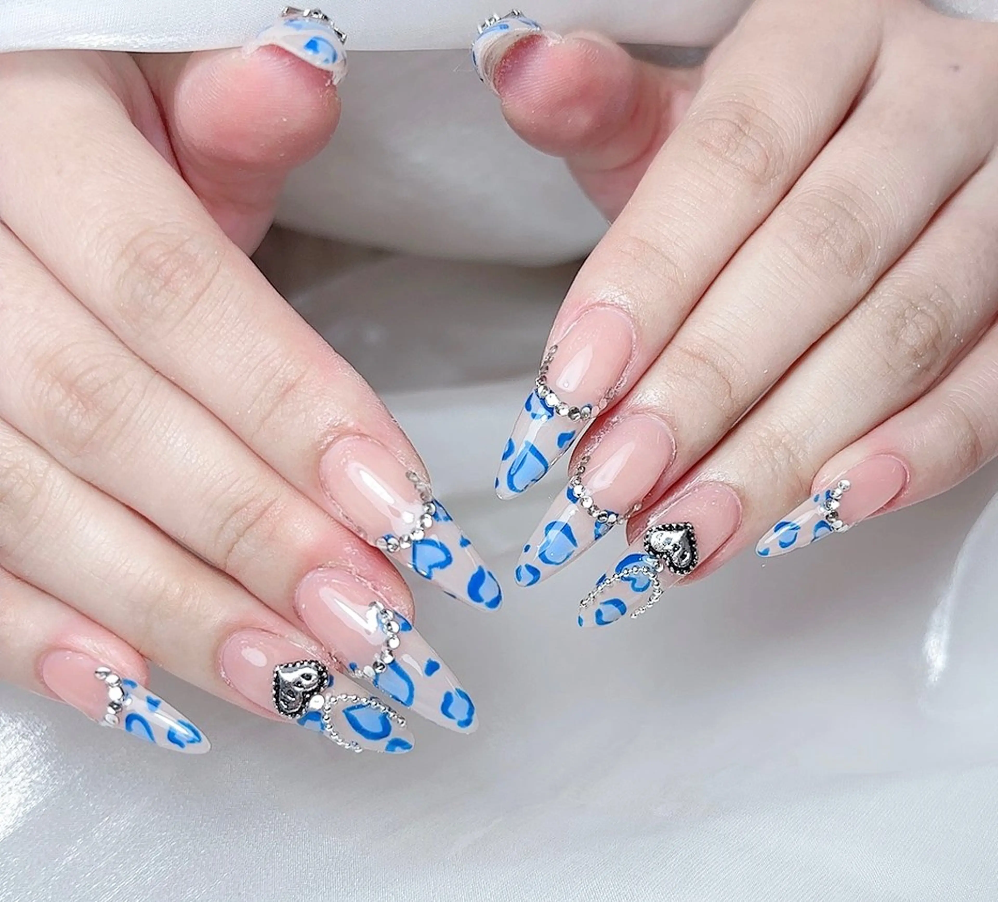 ネイル ハンドネイル 🎀M nails✨ ビューティーのネイルデザイン