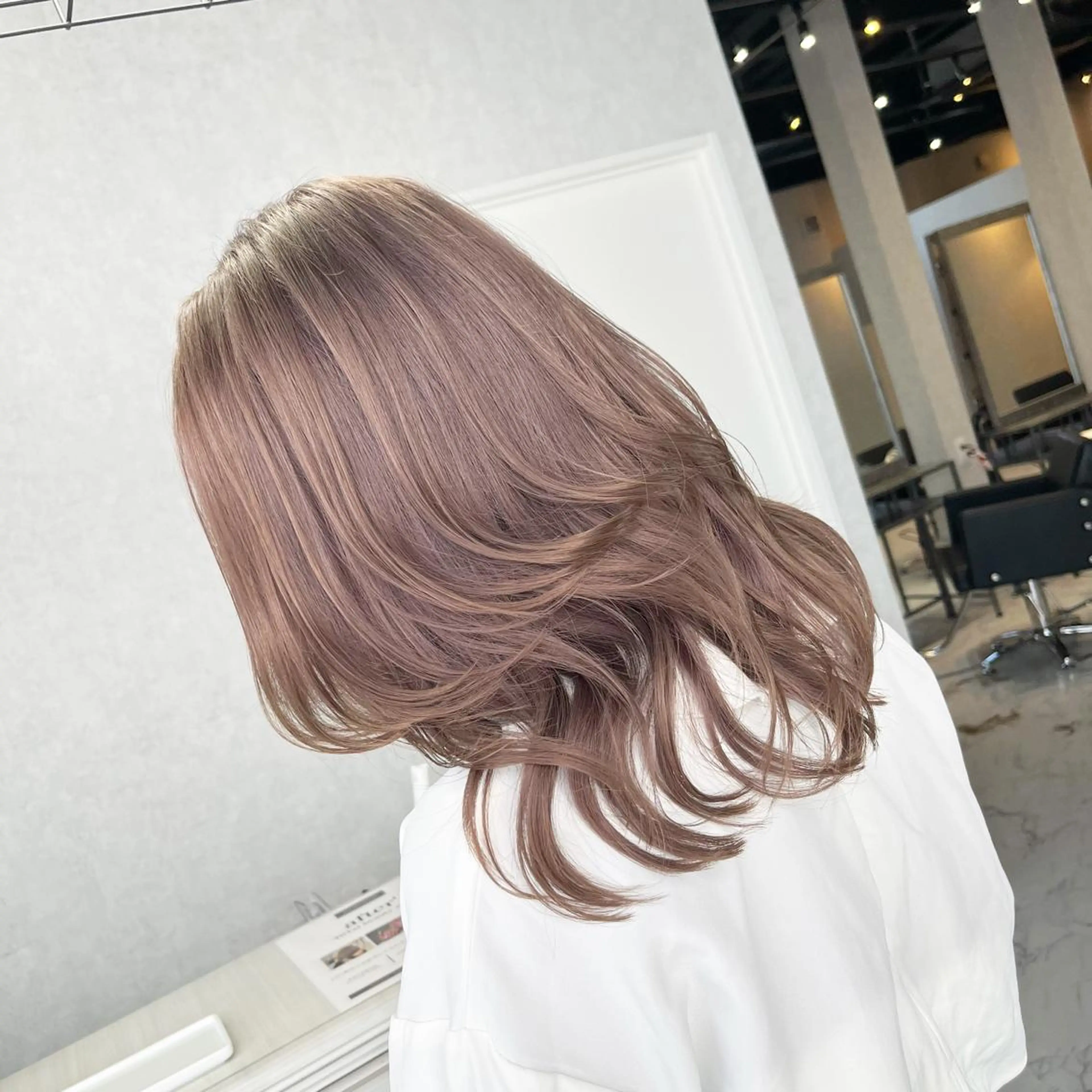 ミディアム ハイライト レイヤーカット NEO Beauty Salon所属・𝐍𝐄𝐎 𝐉𝐔𝐑𝐈のネイルデザイン