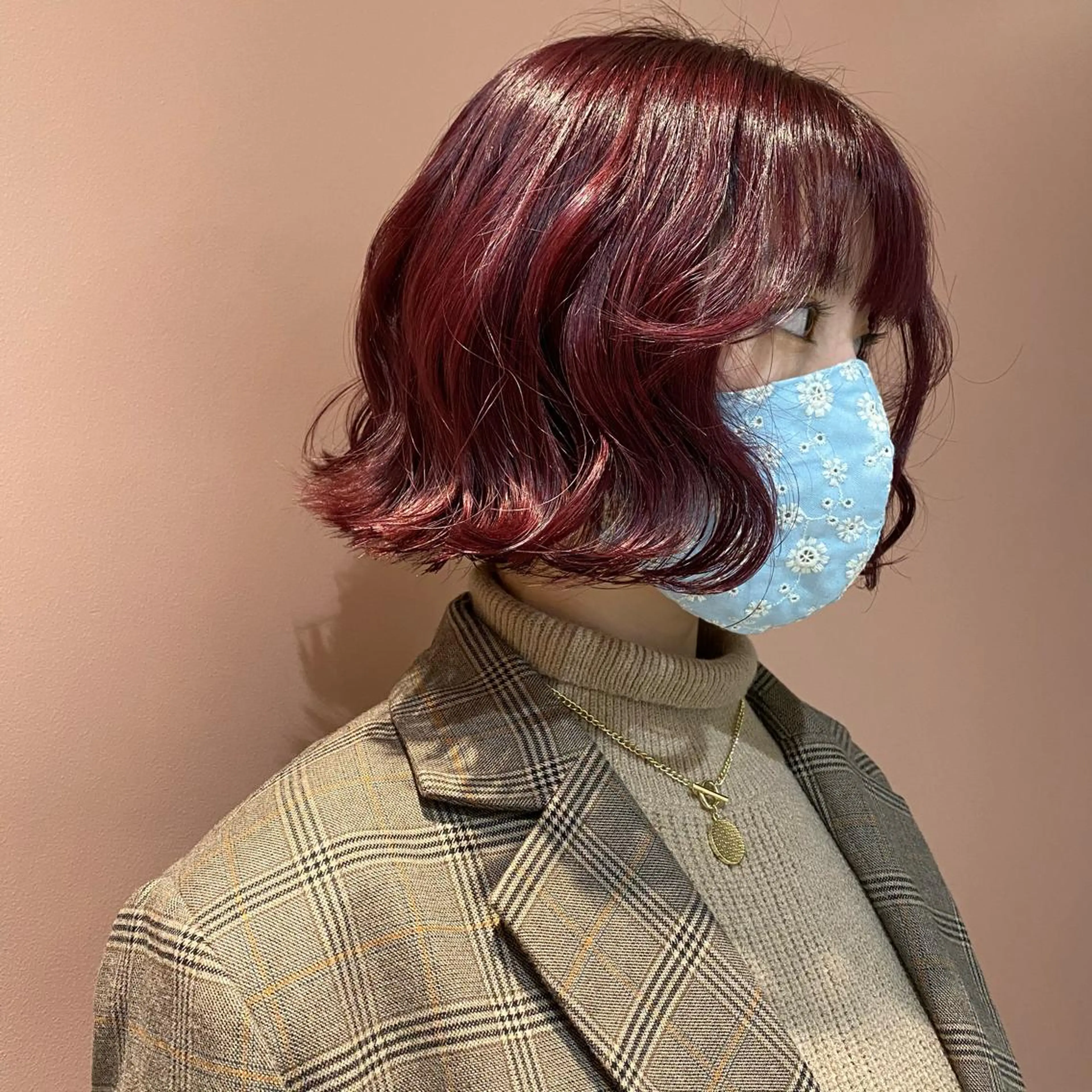 ミディアム カラー カシス ボブ ORIKA 美容室のヘアスタイル