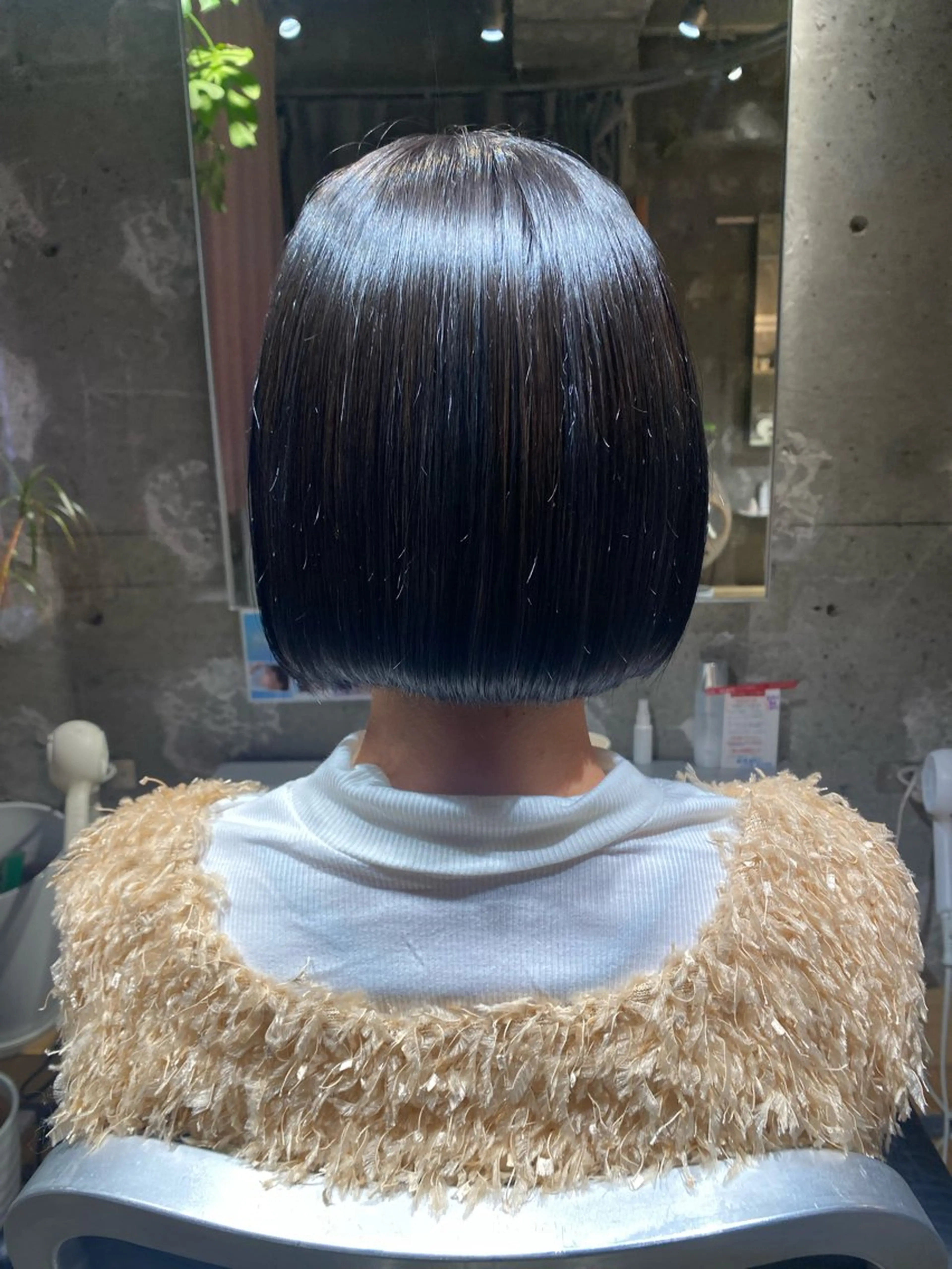 ショート カラー 黒髪 ブルーカラー ブルーブラック ボブ rise moeのヘアスタイル