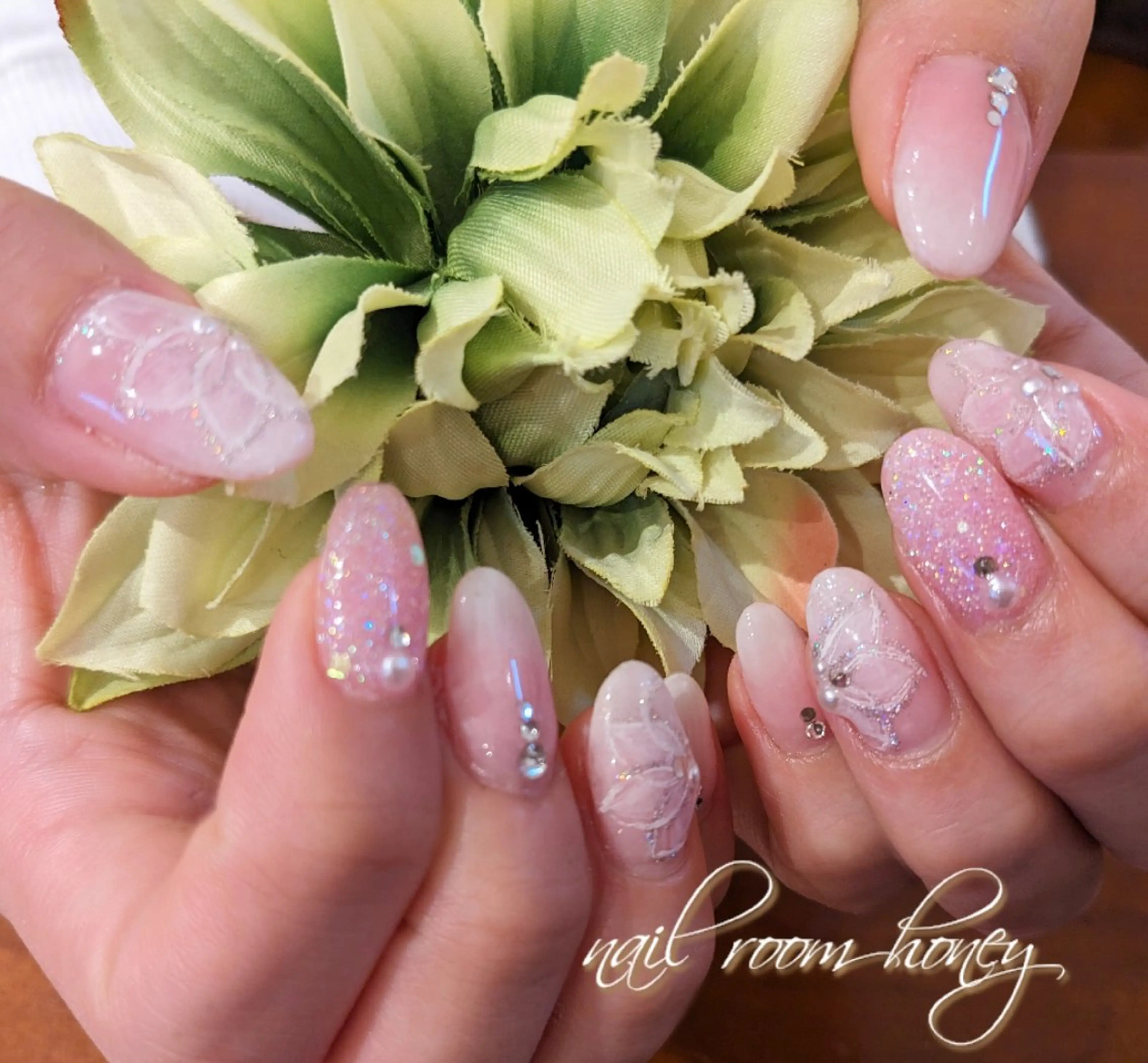 ネイル アートネイル フラワーネイル ピンク ホワイト nail room  honeyのネイルデザイン