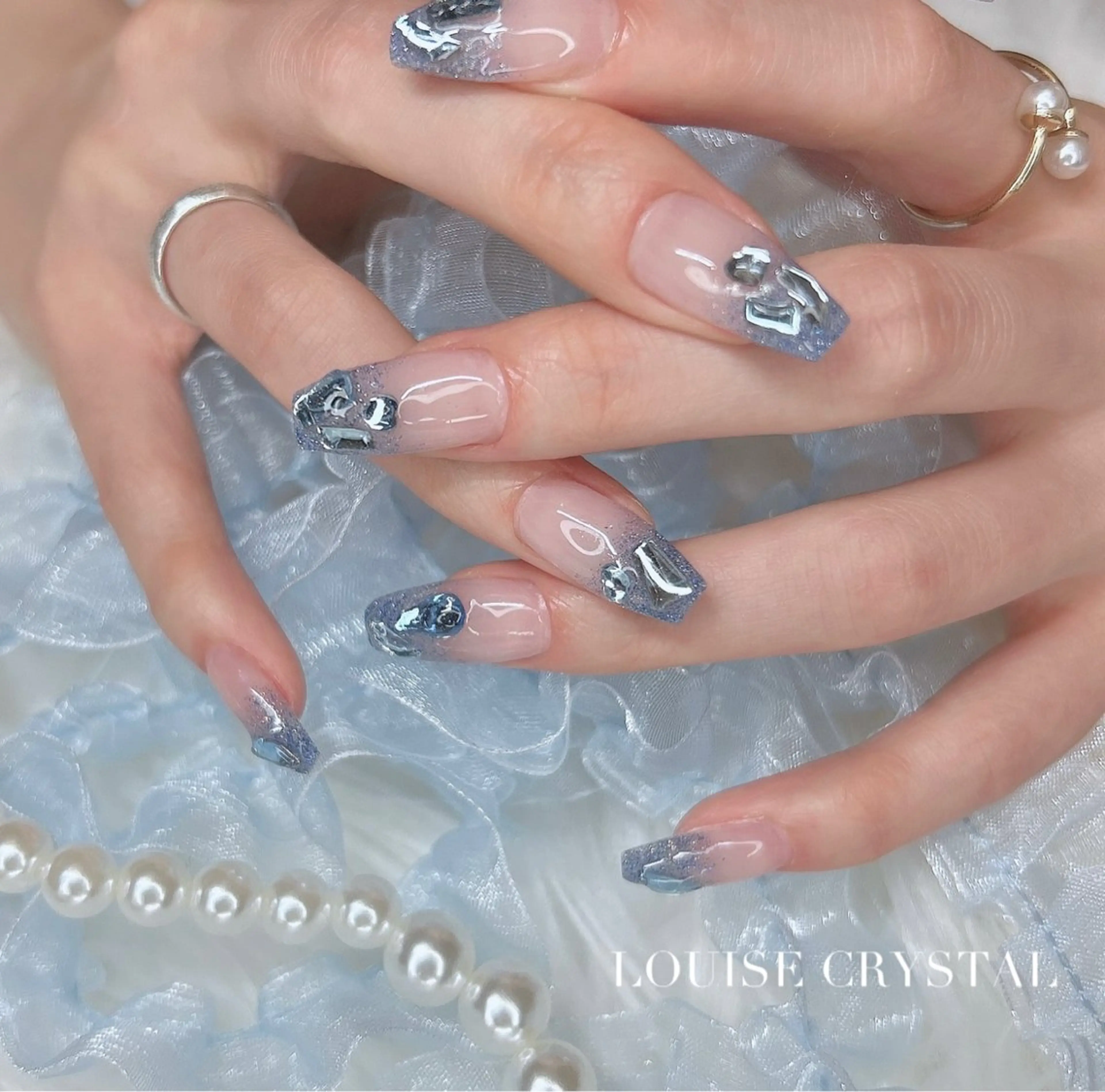 ネイル ハンドネイル LOUISE CRYSTALのネイルデザイン