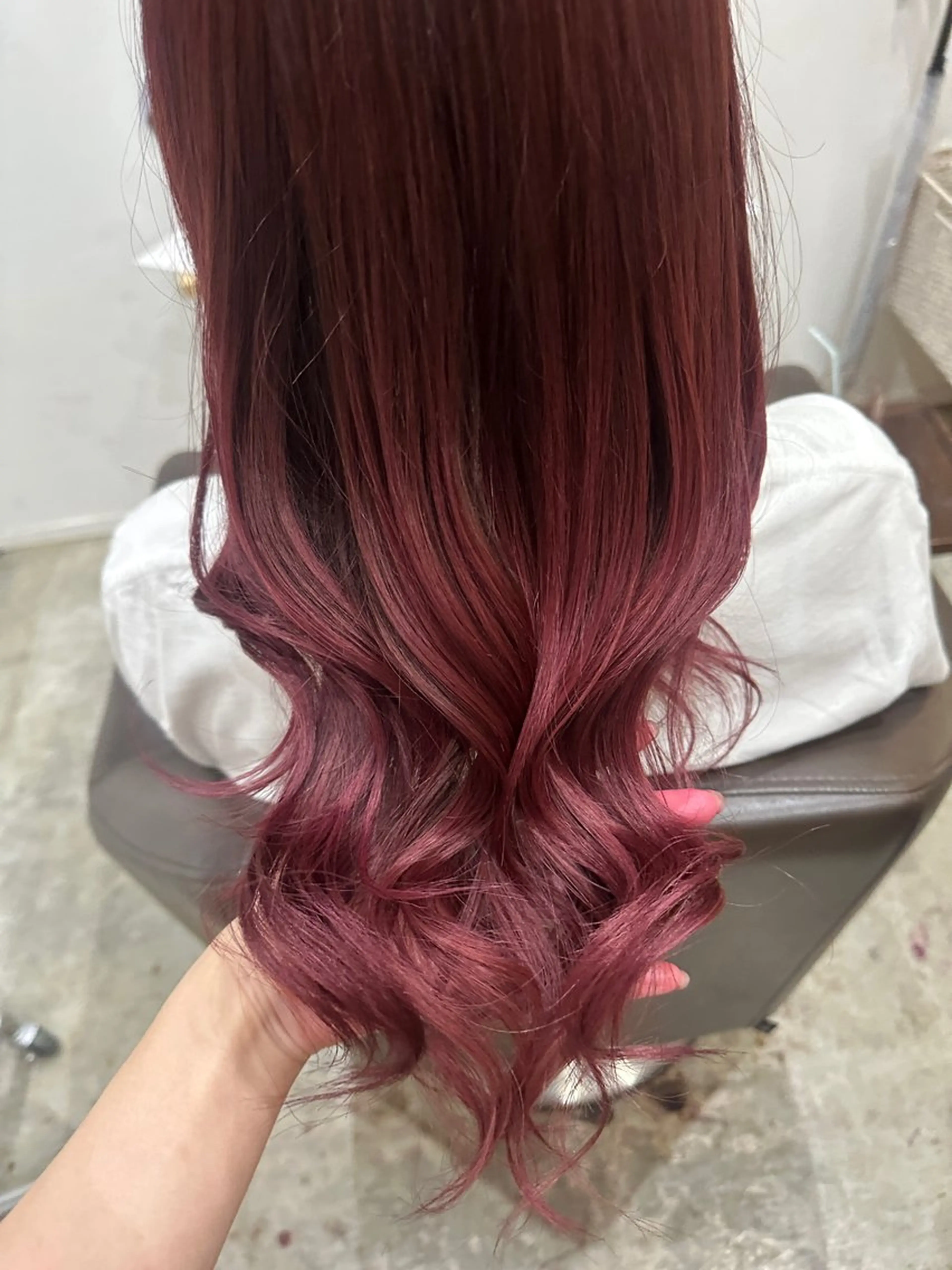 ミディアム miloc MOMOKAのヘアスタイル