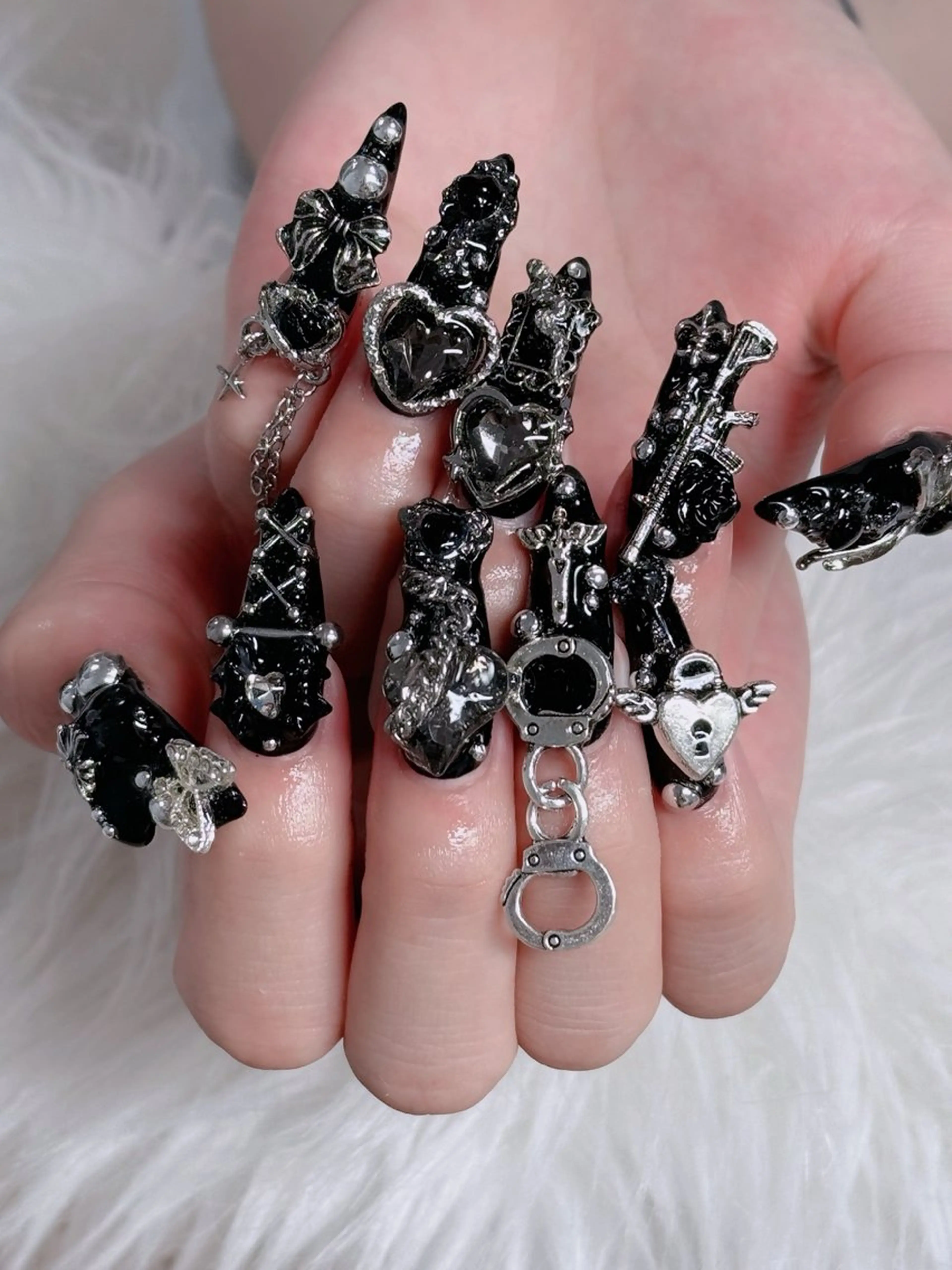 ネイル フレンチネイル ジェルネイル ガラスフレンチ ハロウィン ハート H.baby Nail Salonのネイルデザイン